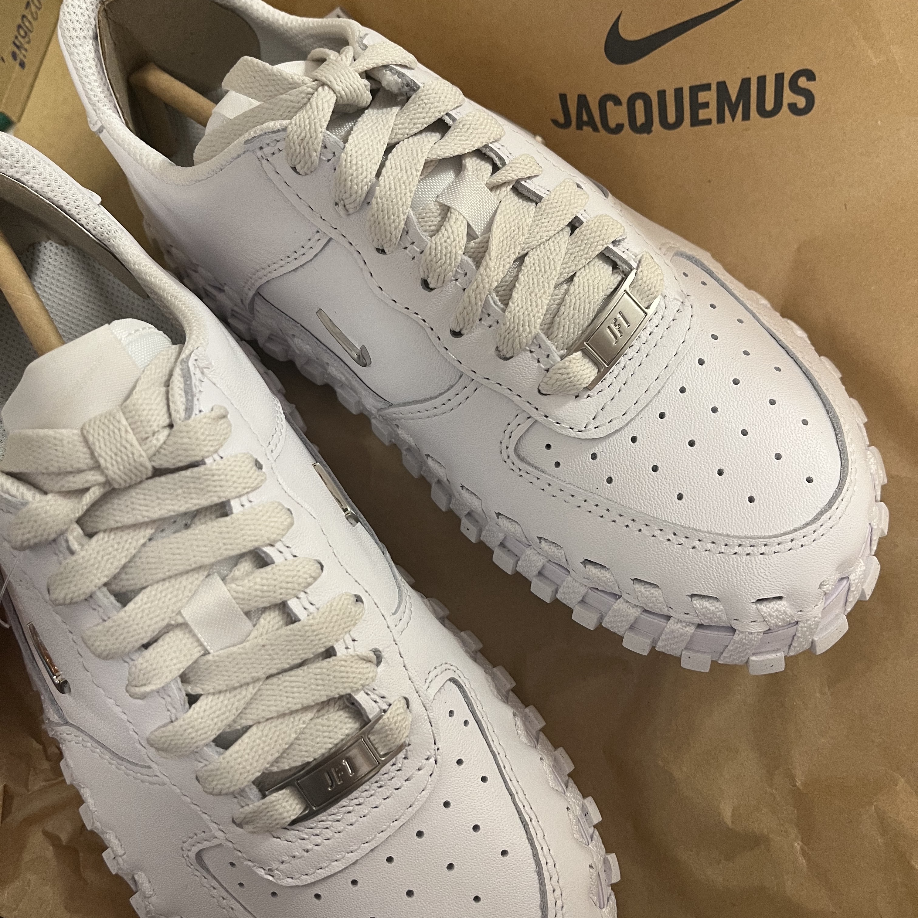 Nike x Jacquemus J Force 1 Low LX SP White 착용 스타일 - 1