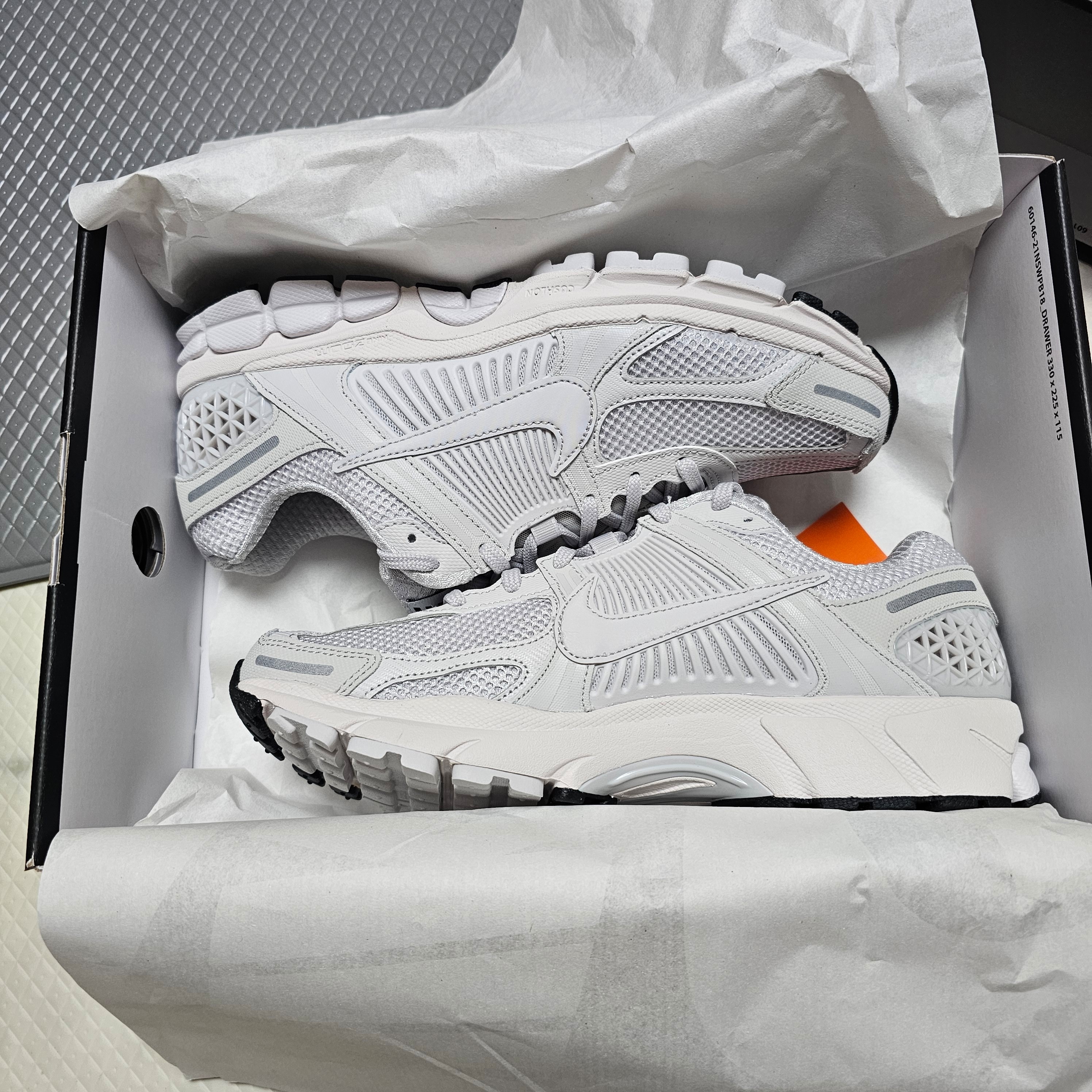 Nike Zoom Vomero 5 SP Vast Grey 2023 착용 스타일 - 2