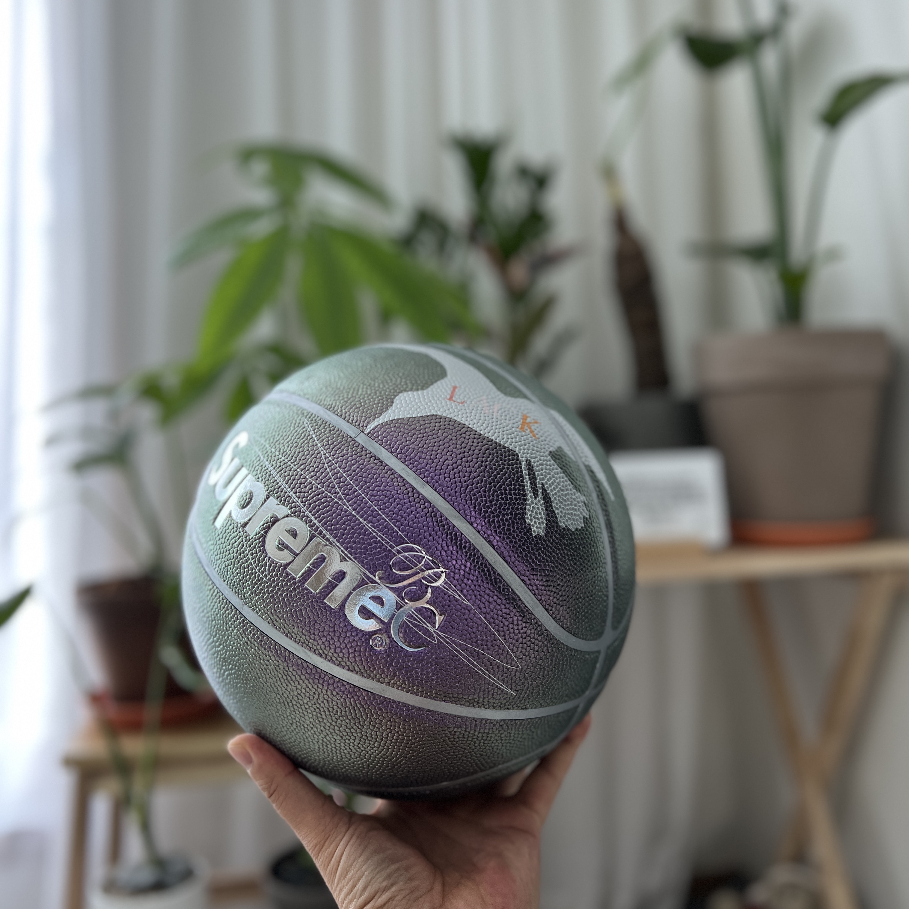 Supreme x Bernadette Corporation Spalding Basketball Purple - 23SS 착용 스타일 - 1