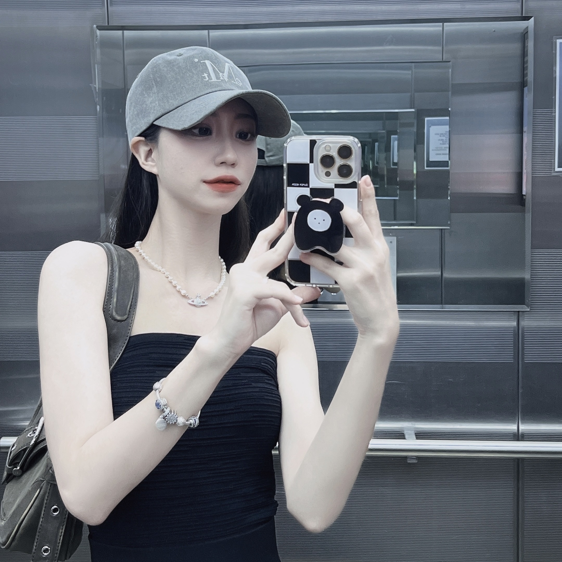 Vivienne Westwood Mini Bas Relief Choker Silver 착용 스타일 - 1