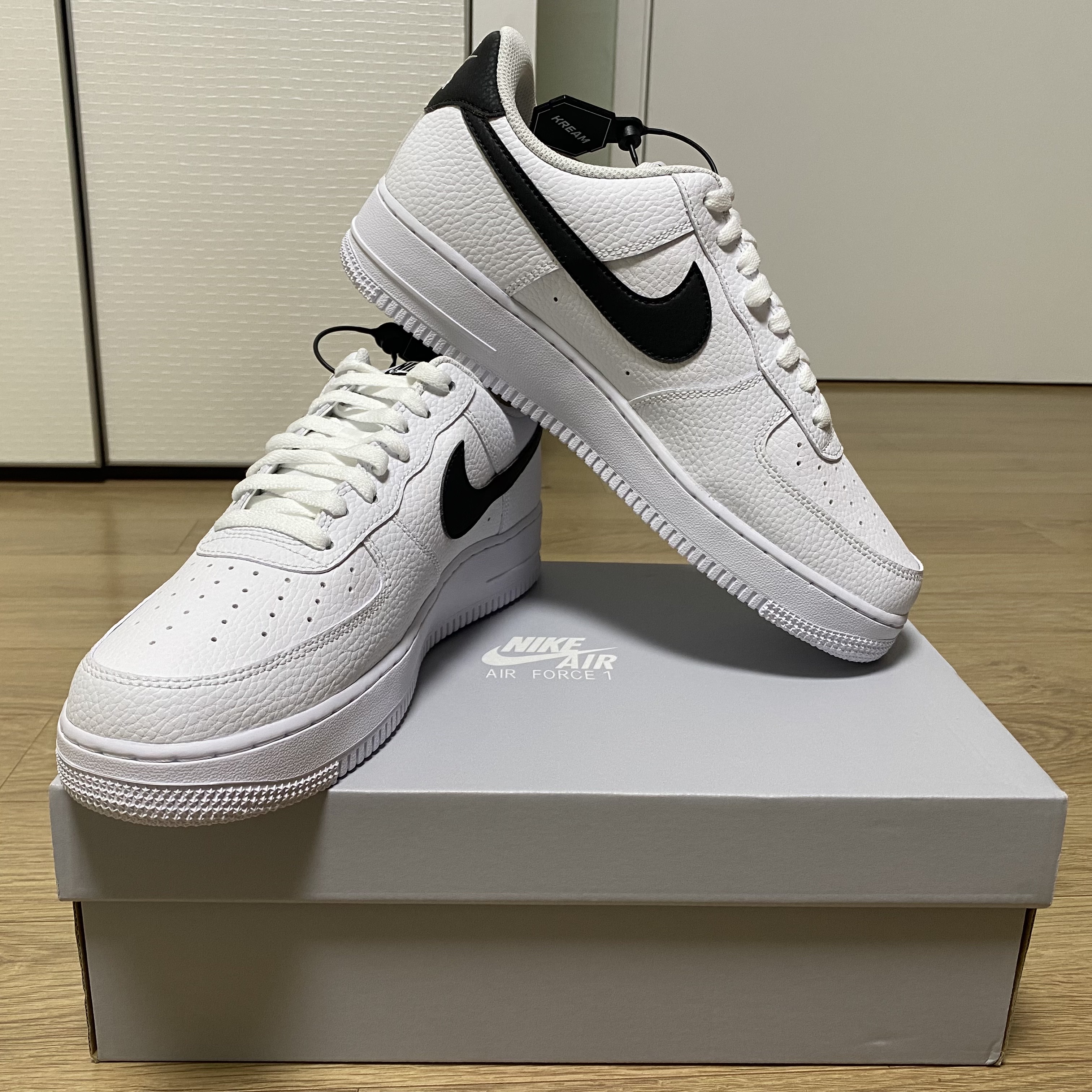 Nike Air Force 1 '07 White Black 착용 스타일