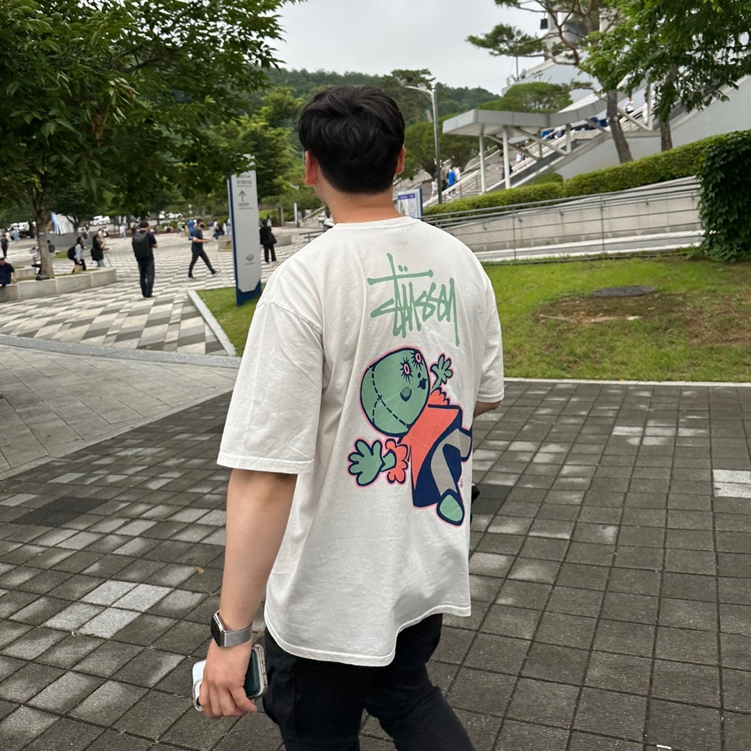 Stussy Dollie Pigment Dyed T-Shirt Natural 착용 스타일