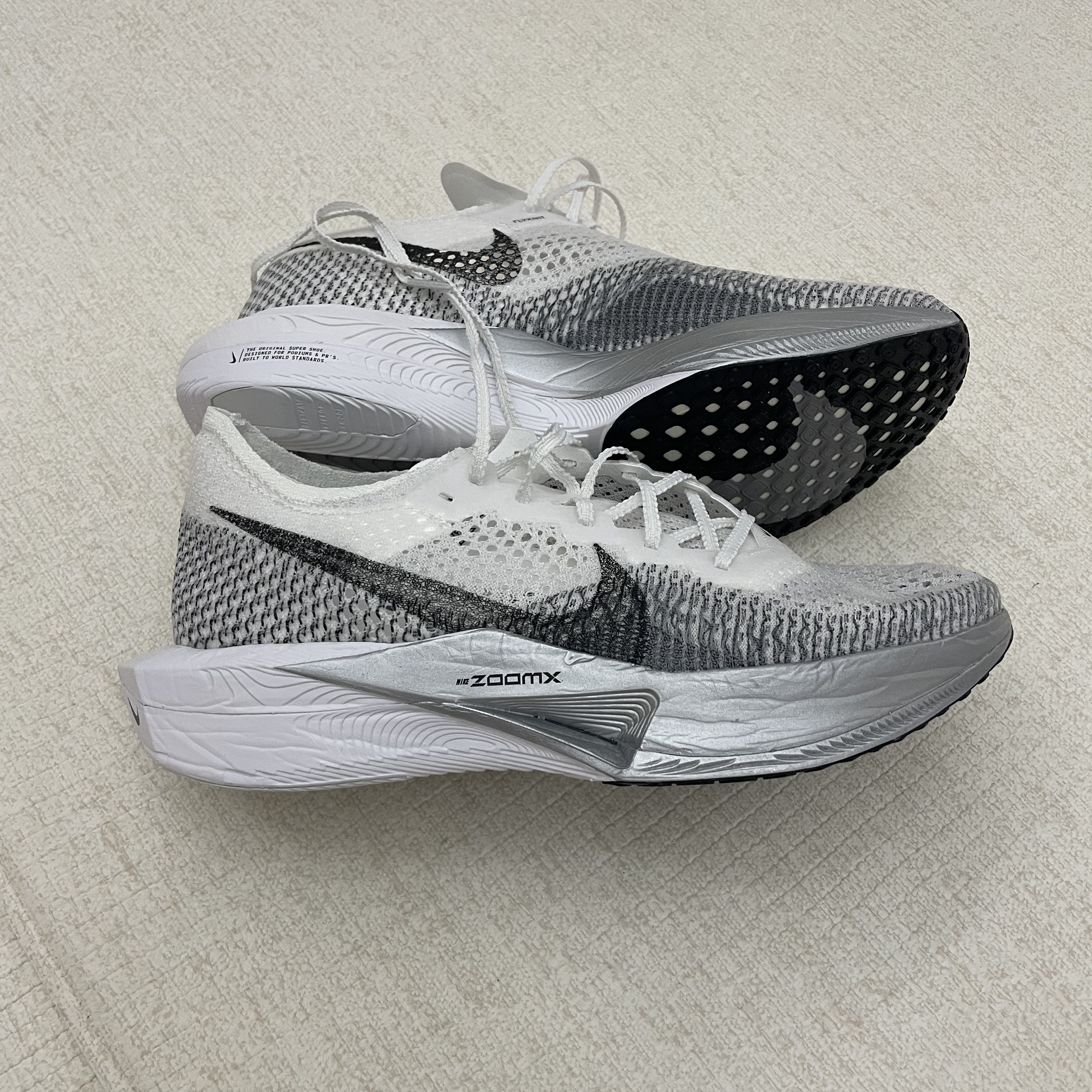 Nike ZoomX Vaporfly Next% 3 White Grey 착용 스타일 - 3