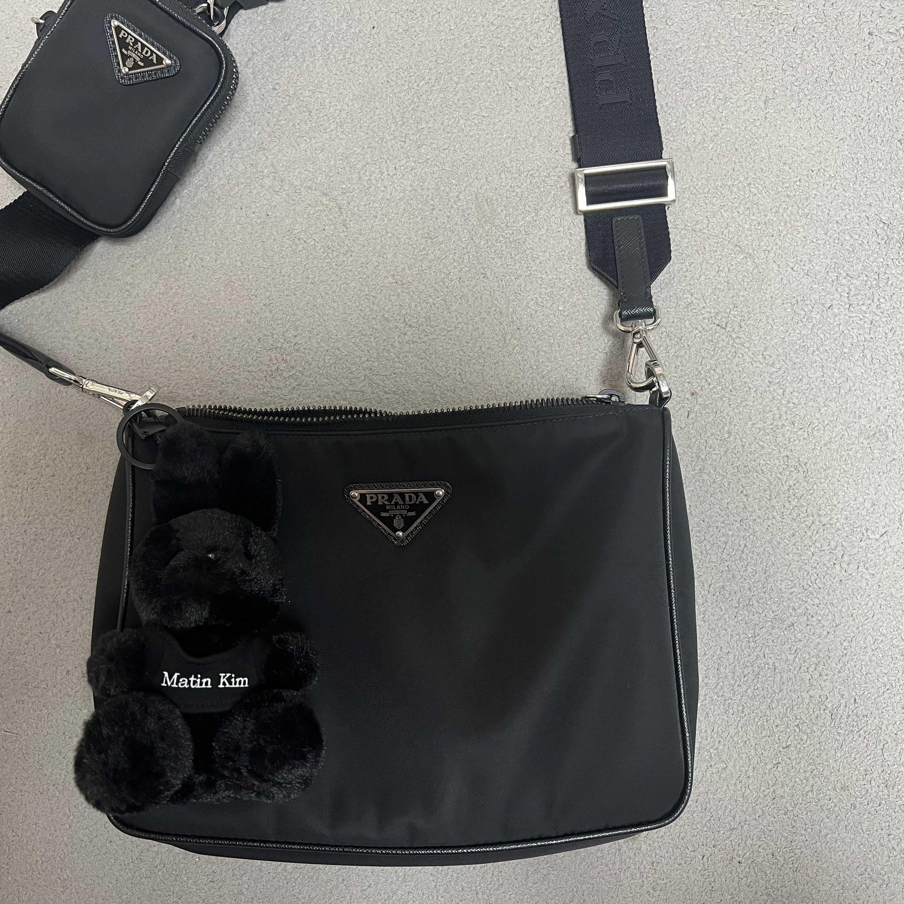 Matin Kim Black Bunny Toy Keyring Black 착용 스타일