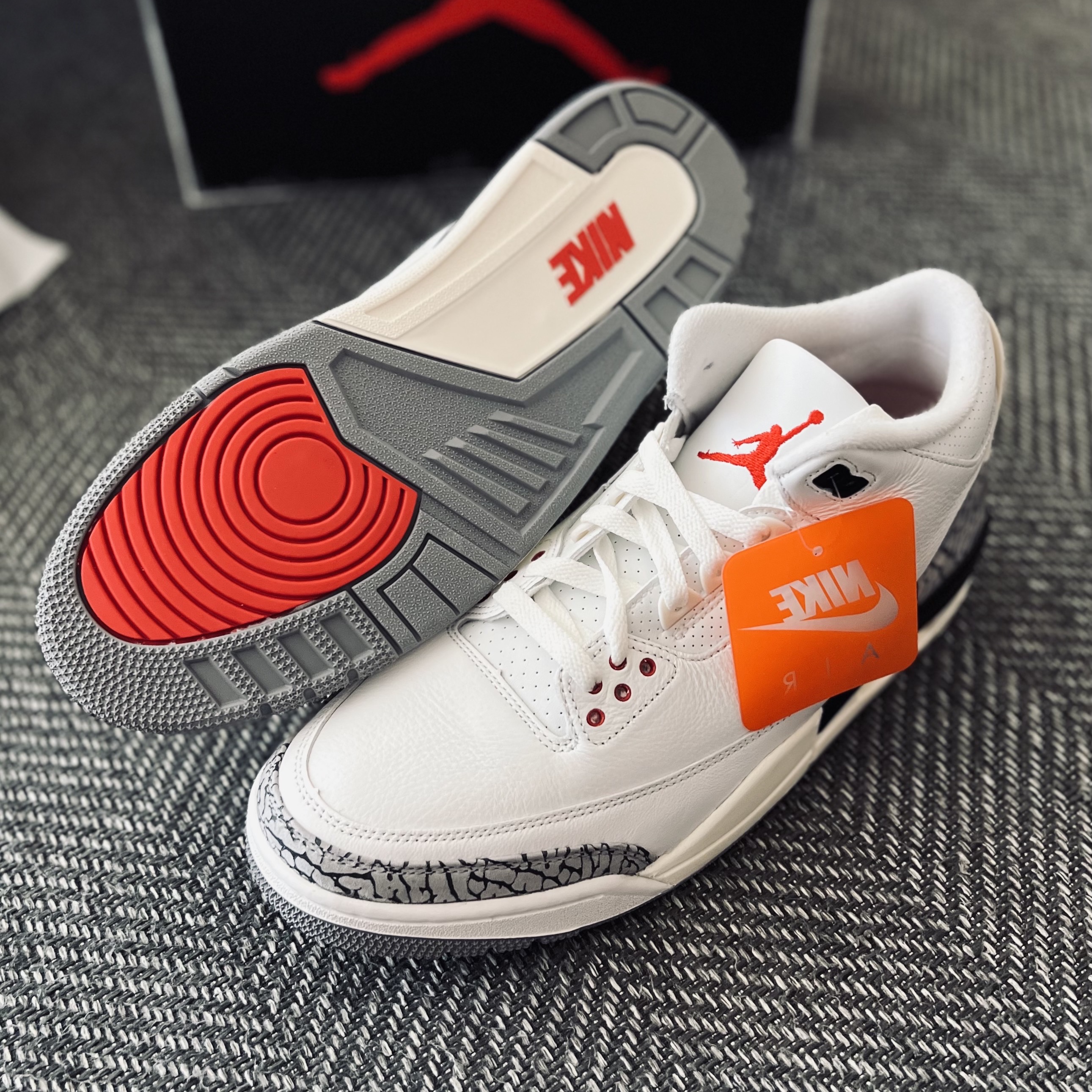 Jordan 3 Retro White Cement Reimagined 착용 스타일 - 5