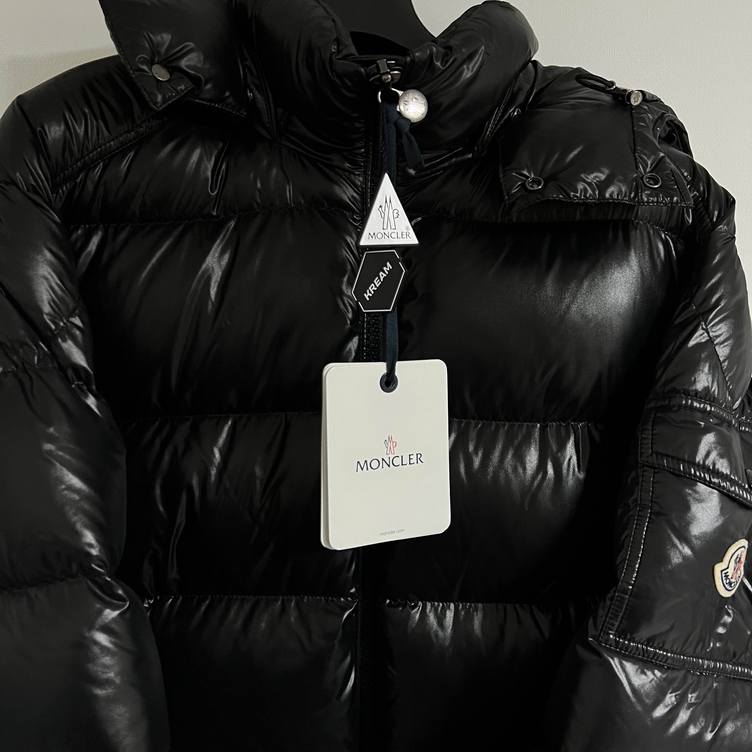 Moncler Maya Short Down Jacket Black - 22FW 착용 스타일 - 3