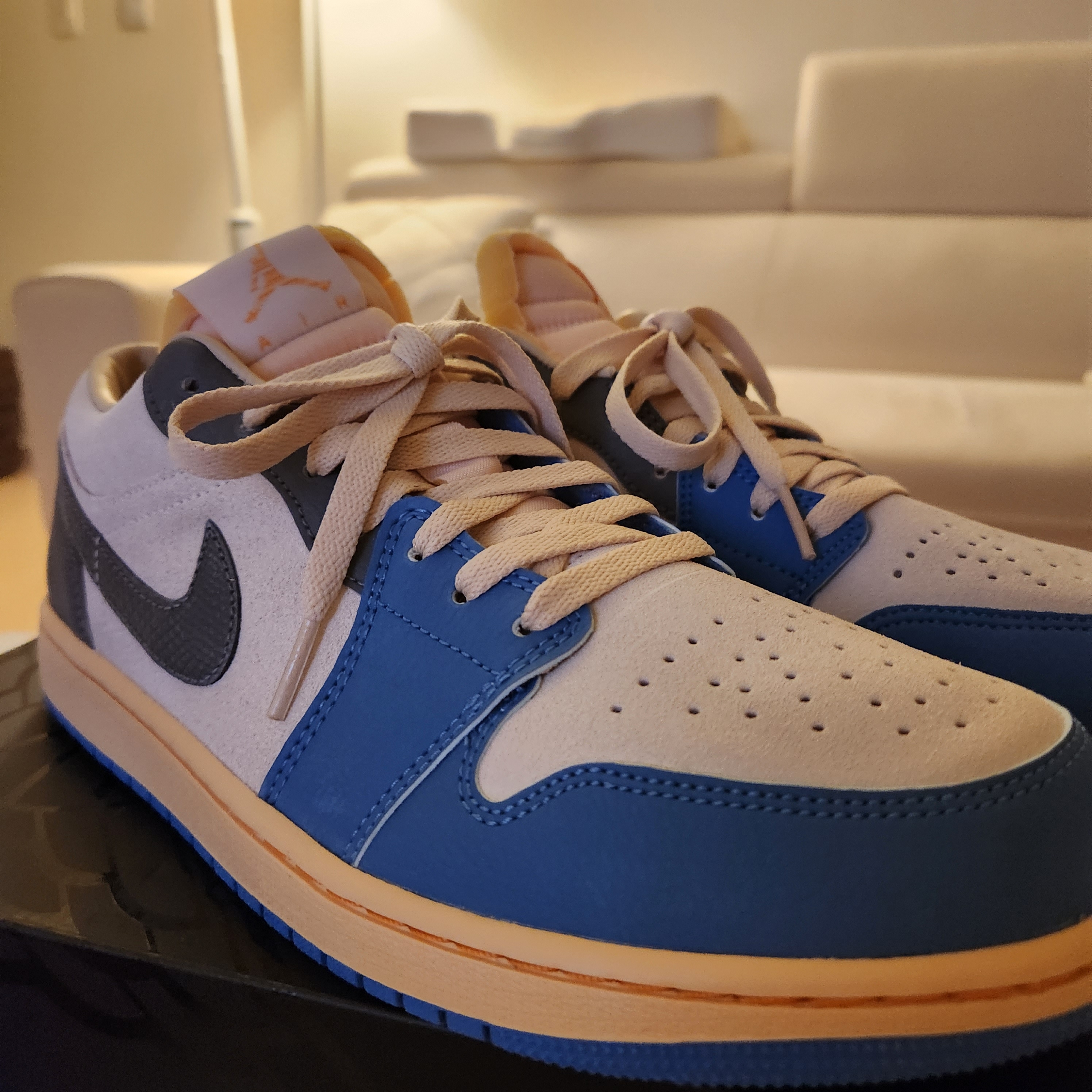 Jordan 1 Low SE Tokyo 96 착용 스타일 - 1
