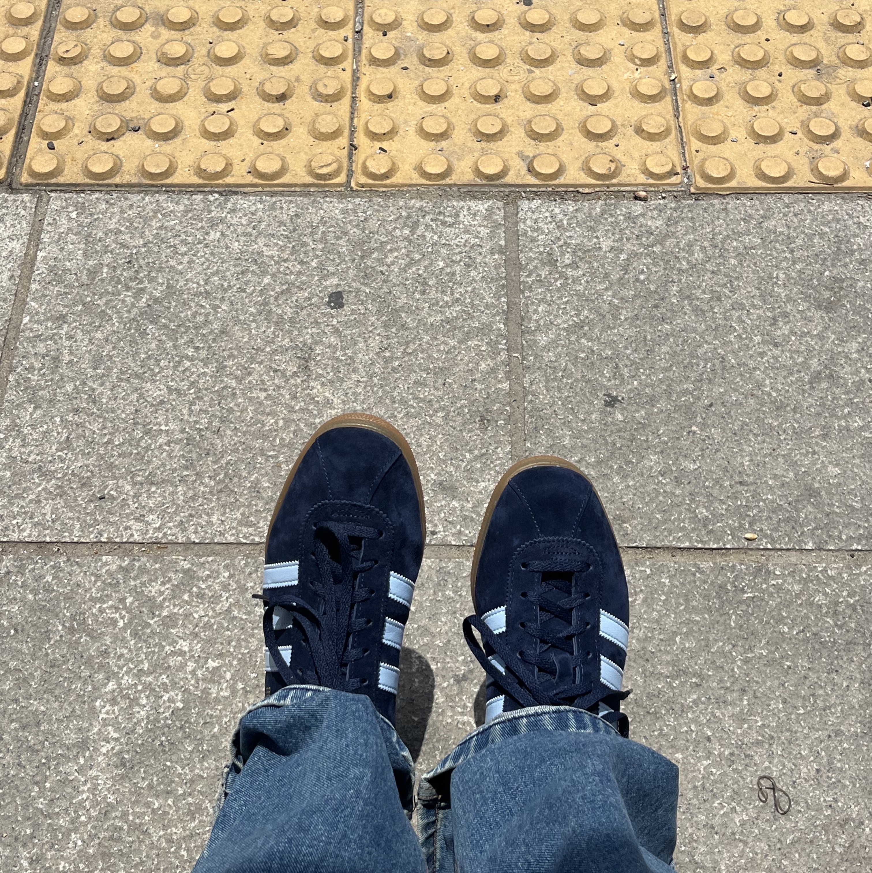 Adidas Berlin Collegiate Navy Pantone 착용 스타일 - 2