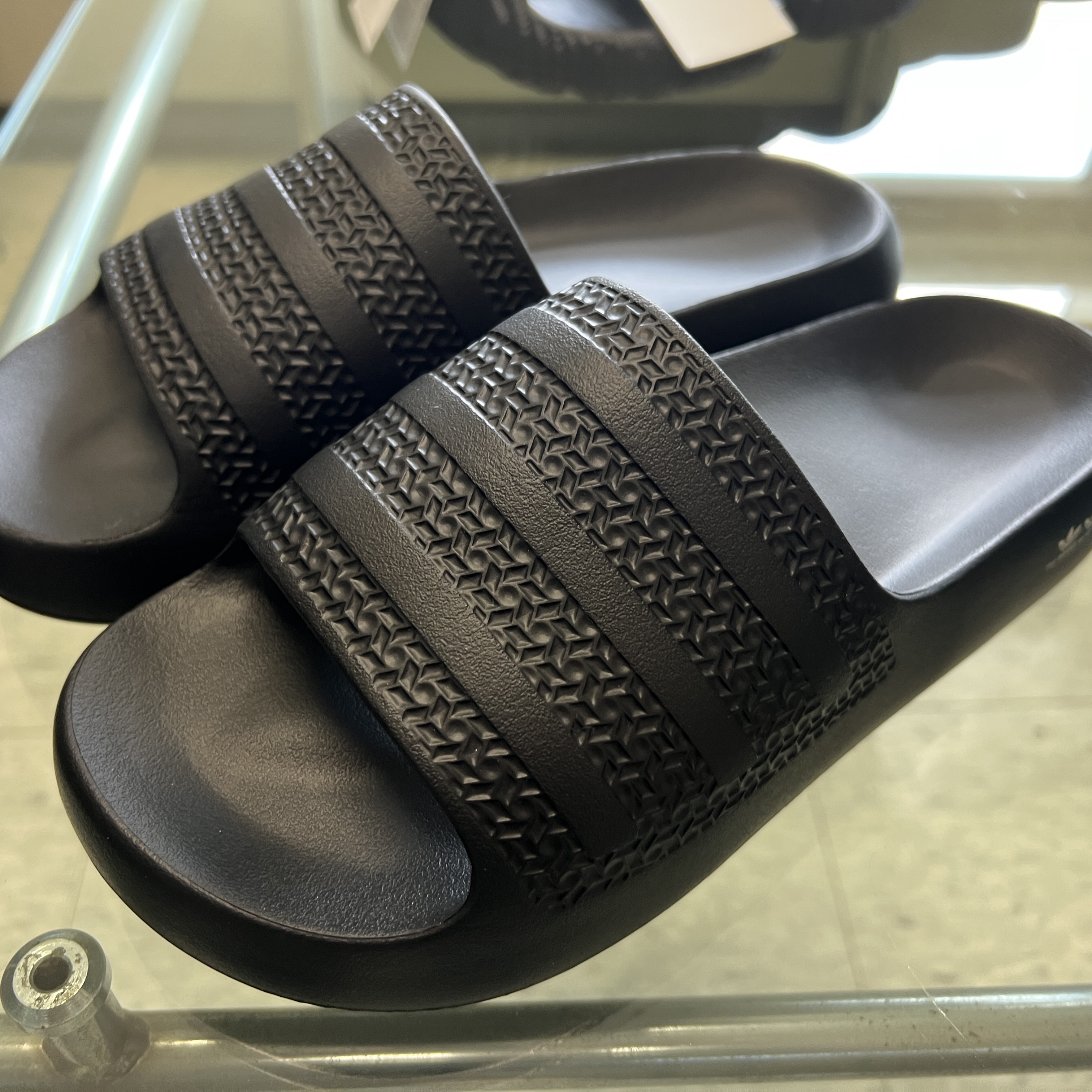 Adidas Yeezy Slide Onyx, Adidas Adilette 22 Grey Five 착용 스타일 - 3