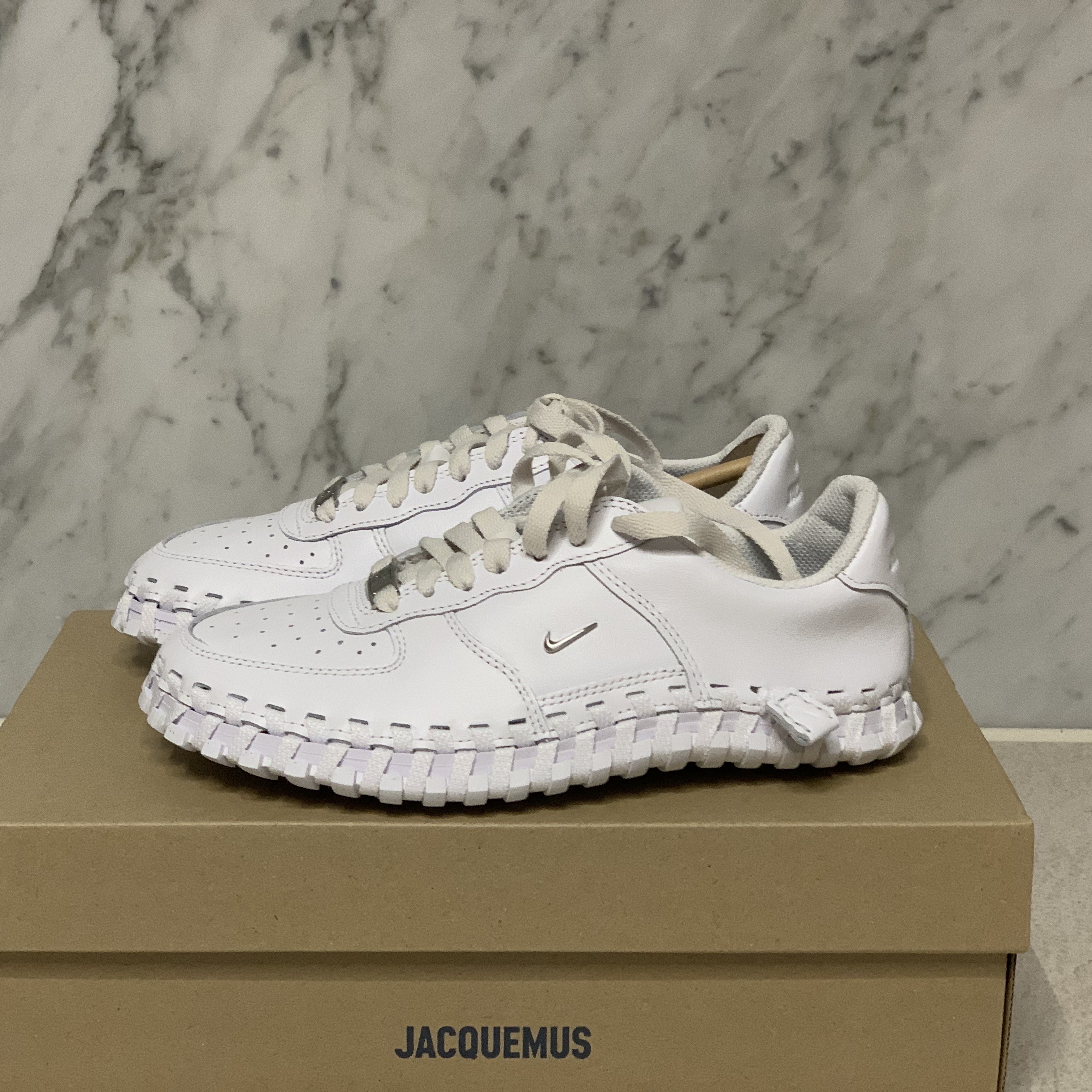 Nike x Jacquemus J Force 1 Low LX SP White 착용 스타일 - 3