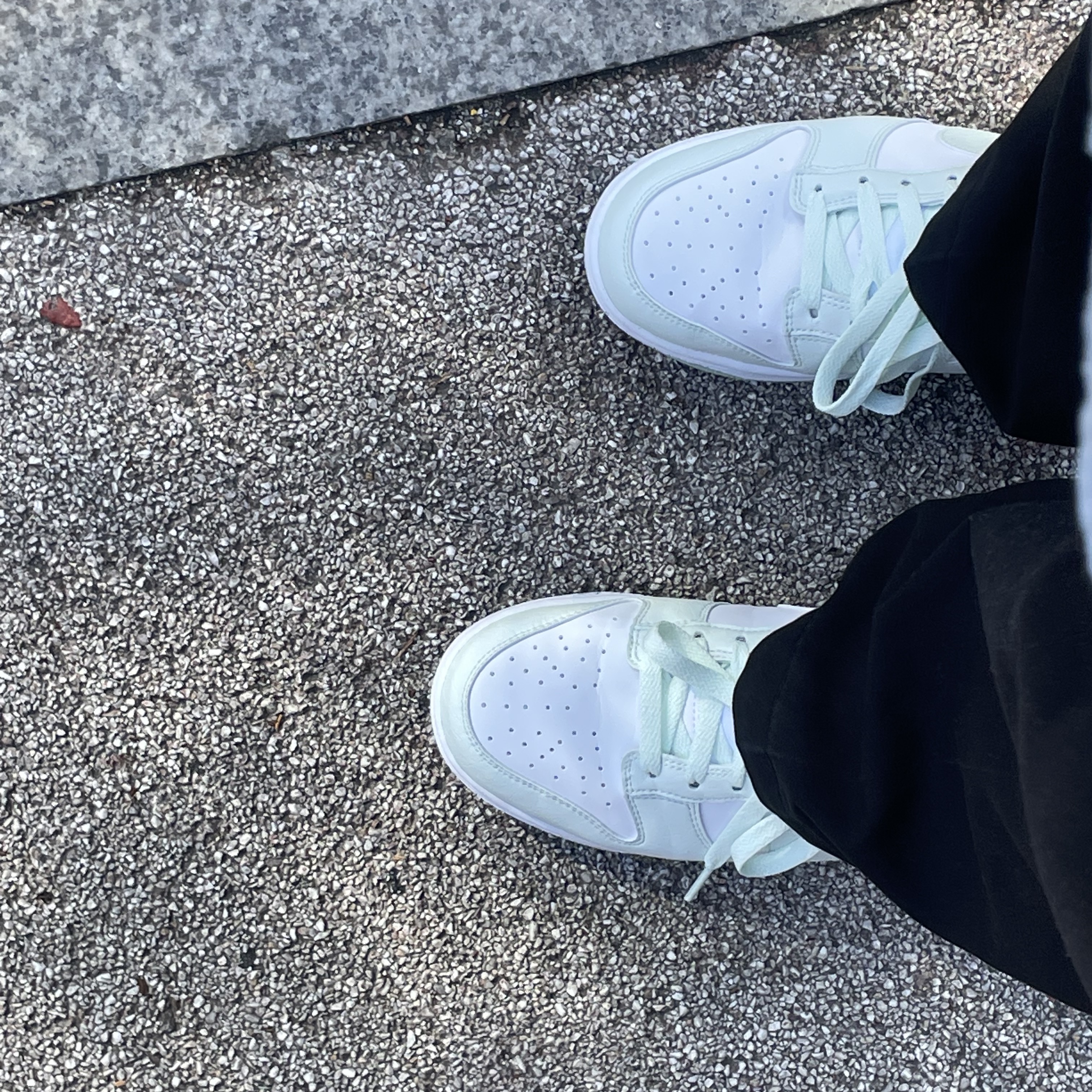(W) Nike Dunk Low Next Nature Barely Green and White 착용 스타일