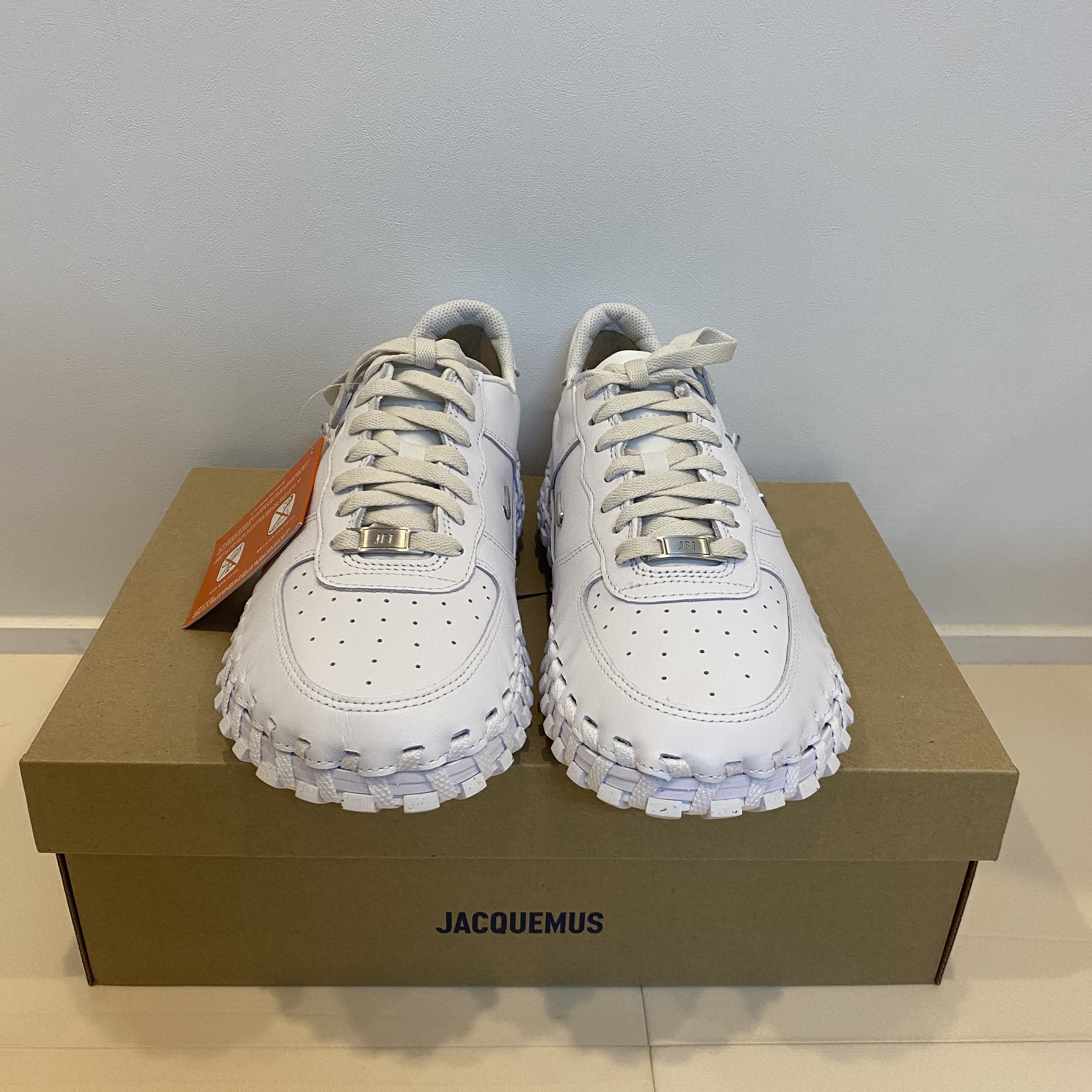 Nike x Jacquemus J Force 1 Low LX SP White 착용 스타일 - 1