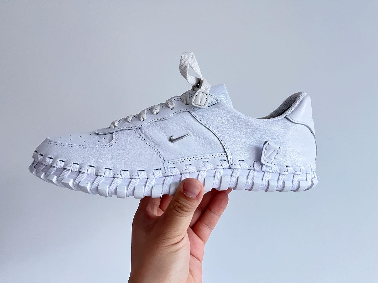 Nike x Jacquemus J Force 1 Low LX SP White 착용 스타일 - 1