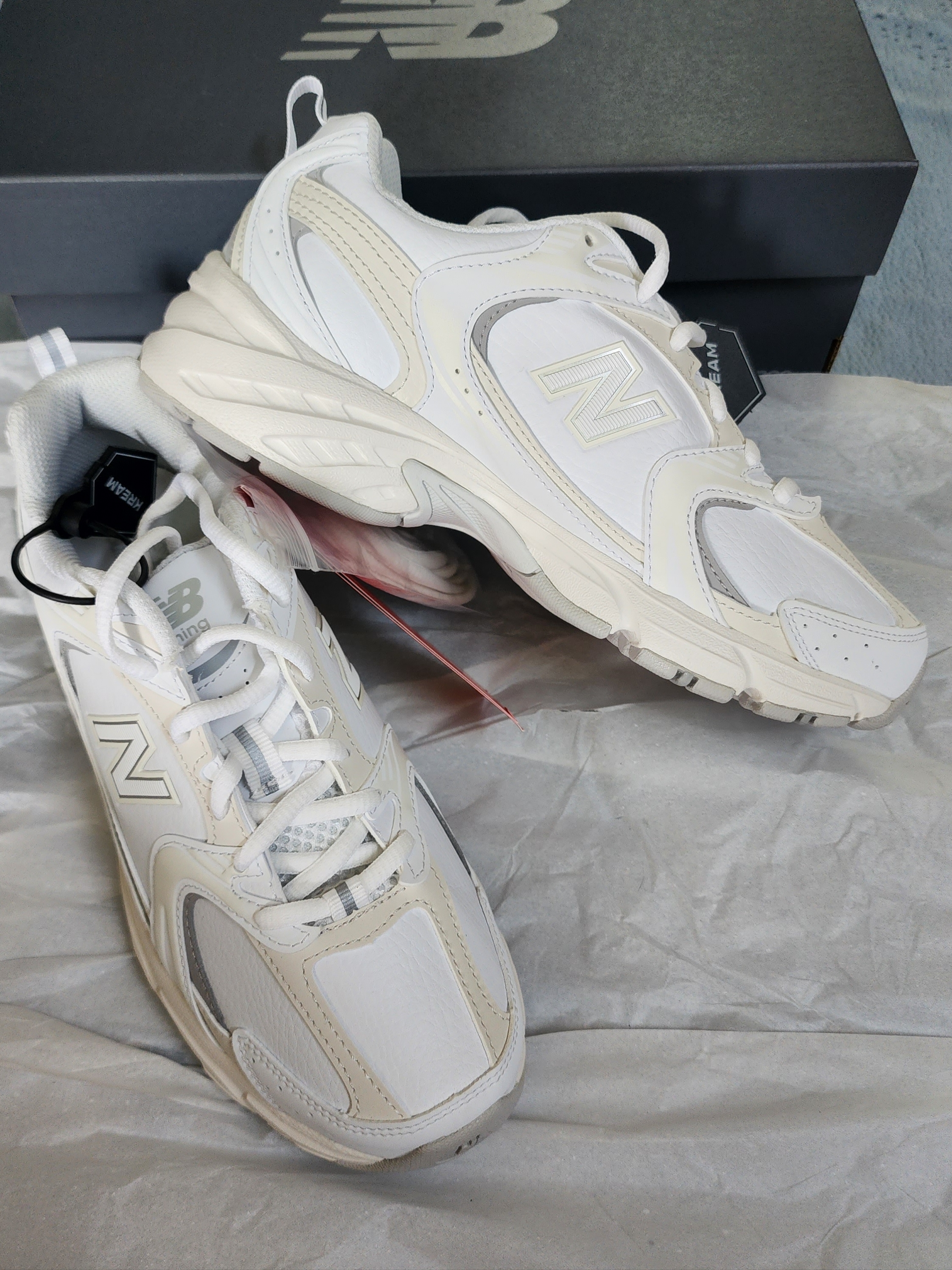 New Balance 530 White Cream 착용 스타일