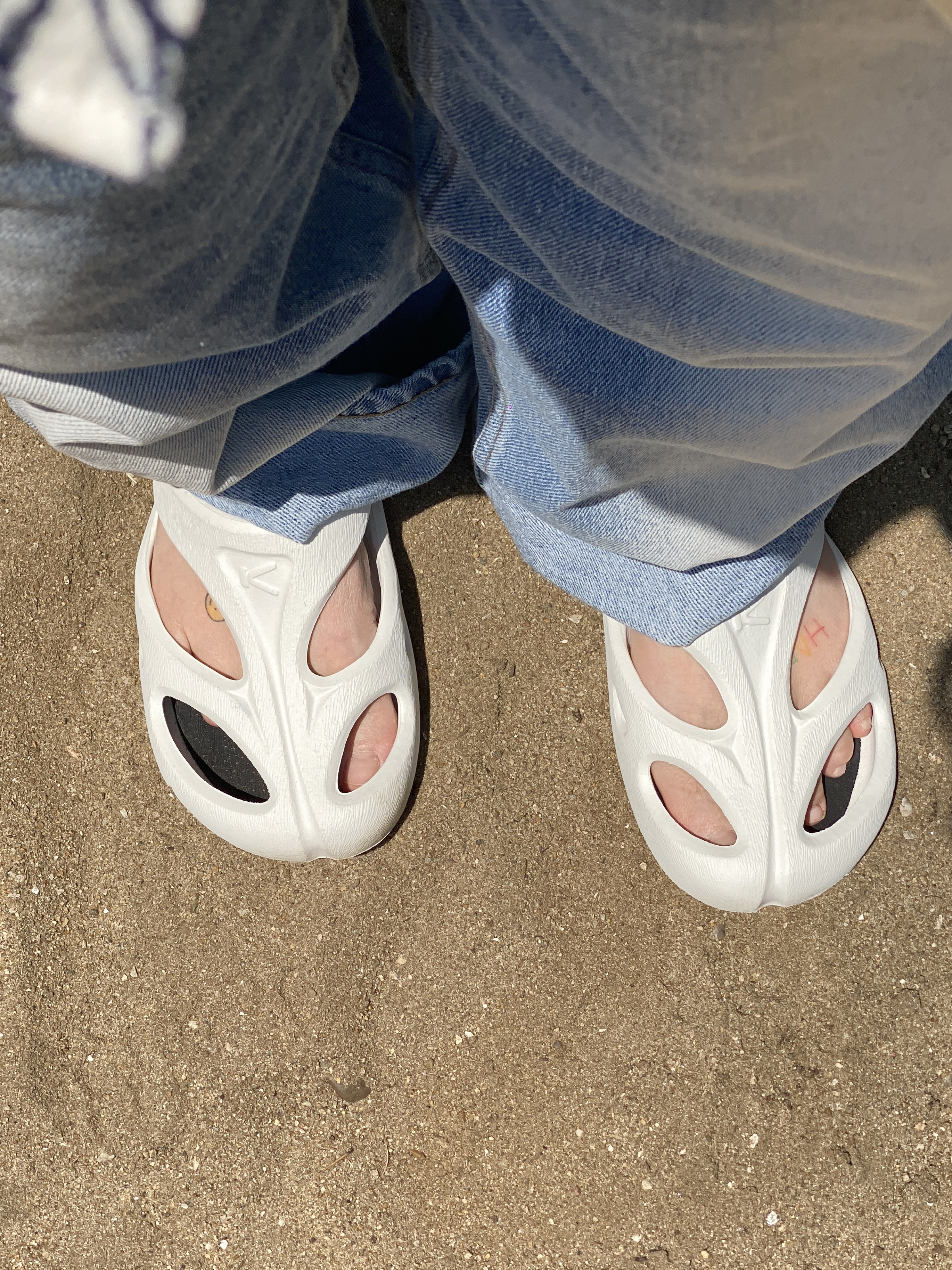 (W) Keen Shanti White Black 착용 스타일 - 4