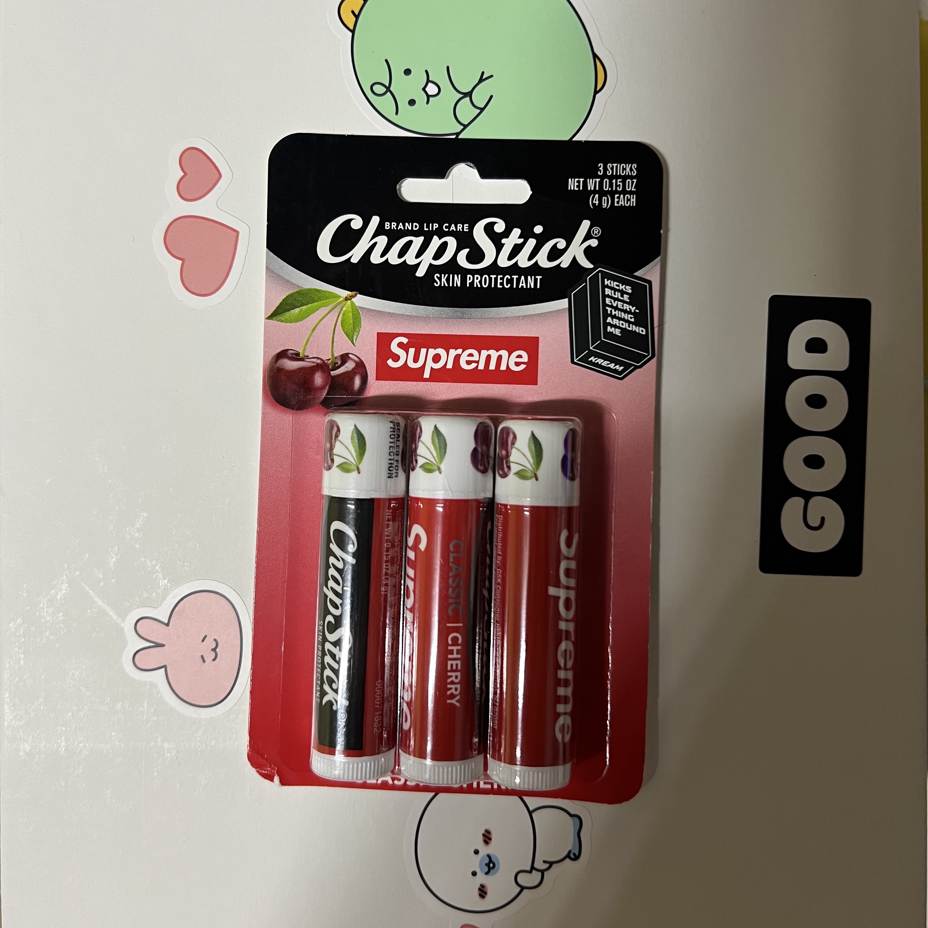 Supreme Chapstick Red (3 Pack) 착용 스타일