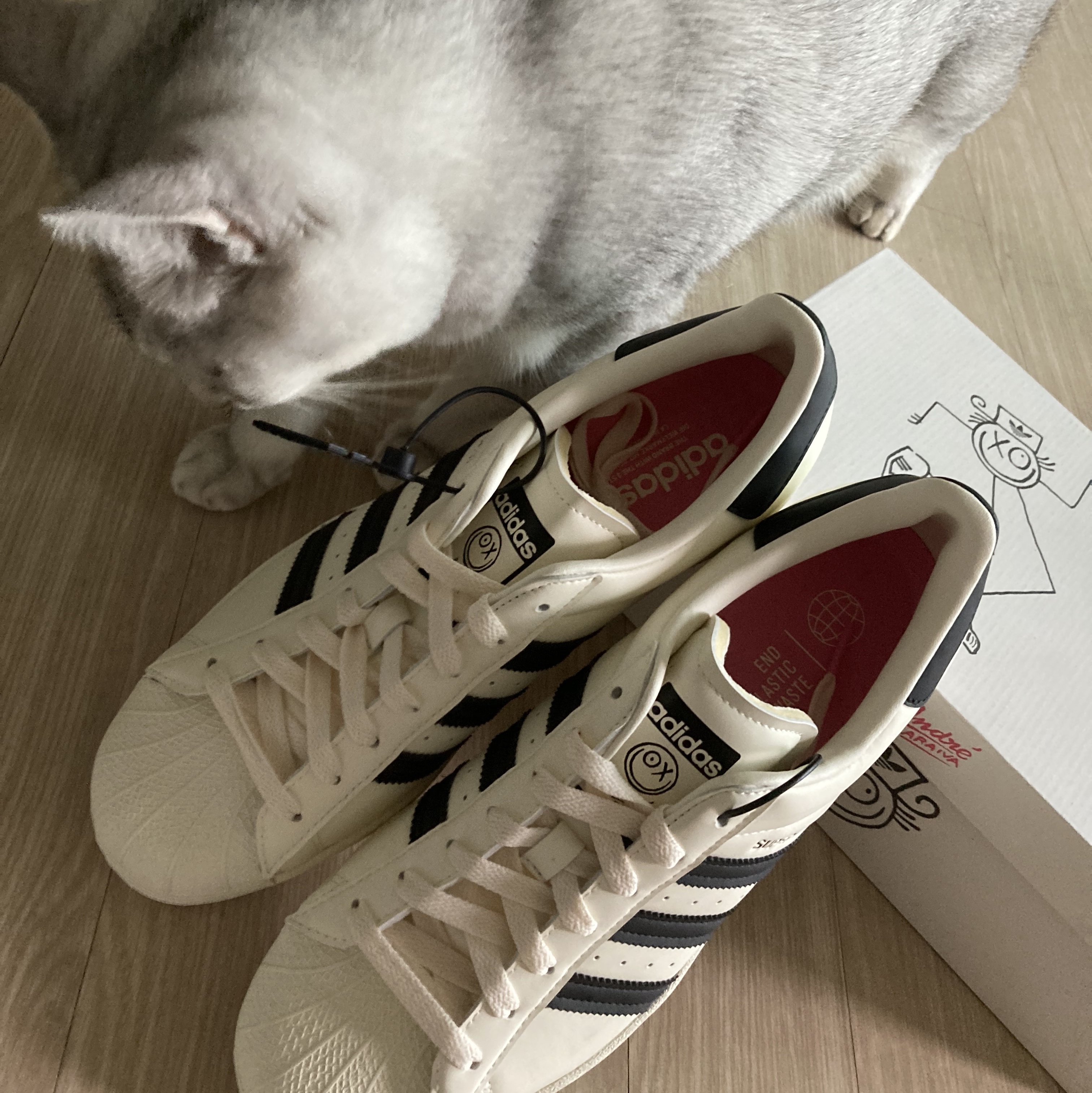 Adidas x Andre Saraiva Superstar Cream White Core Black 착용 스타일 - 1