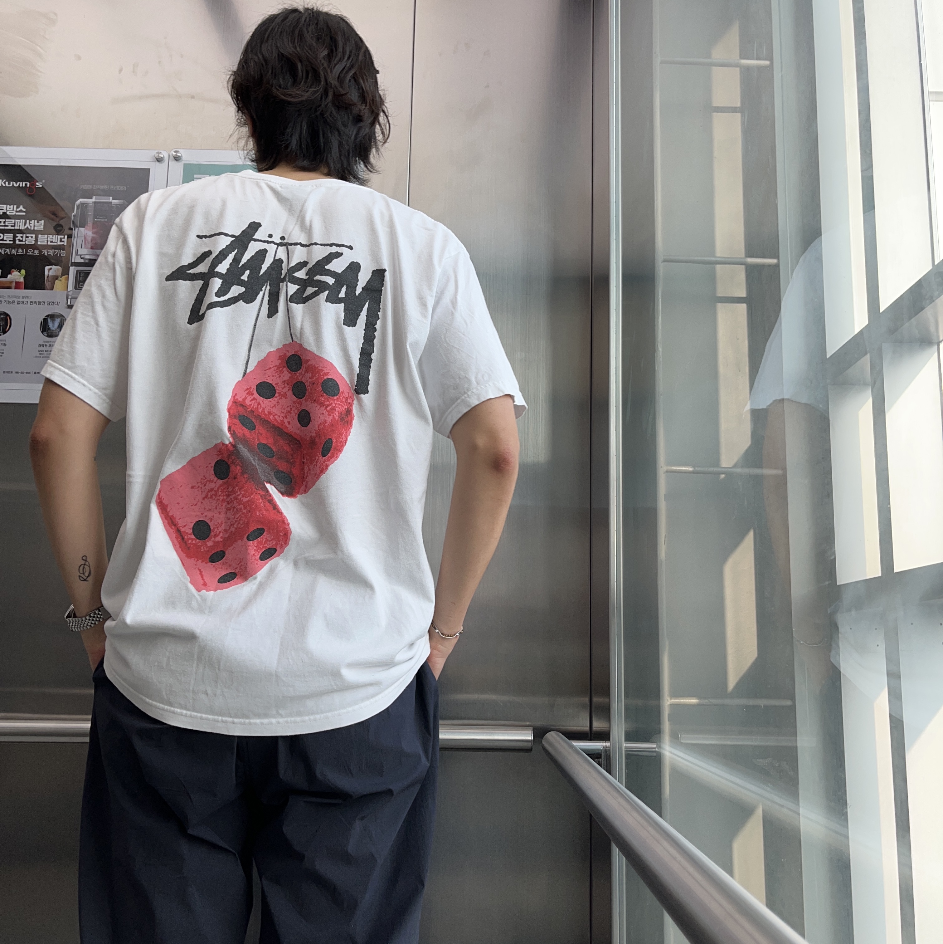 Stussy Fuzzy Dice T-Shirt White 착용 스타일