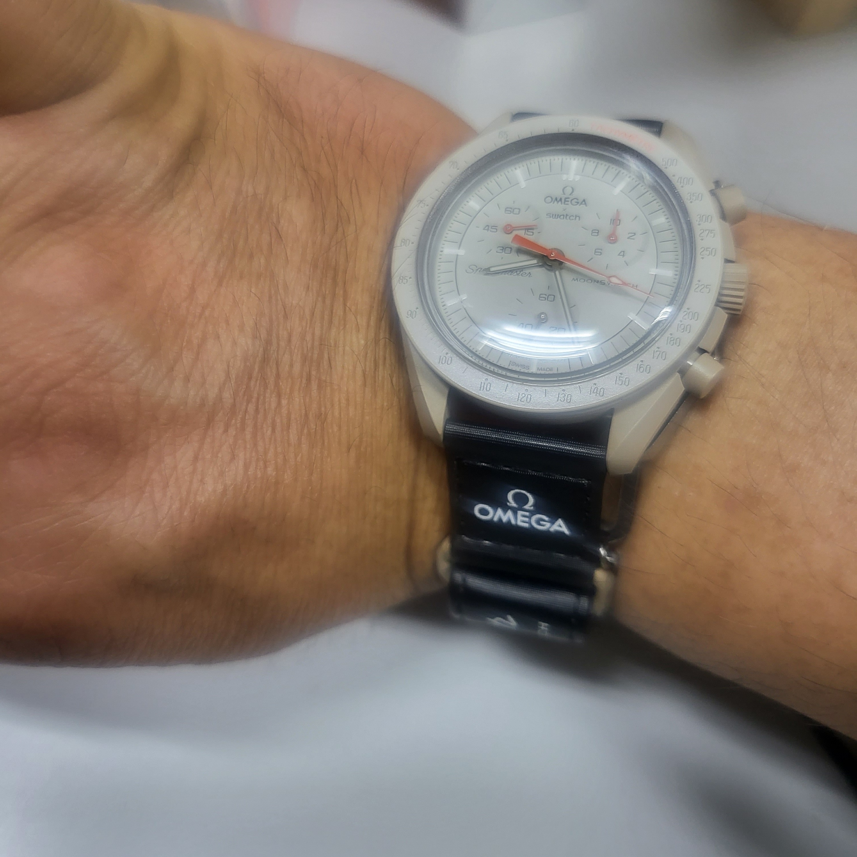 Swatch x Omega Bioceramic MoonSwatch Mission To Jupiter 착용 스타일 - 1