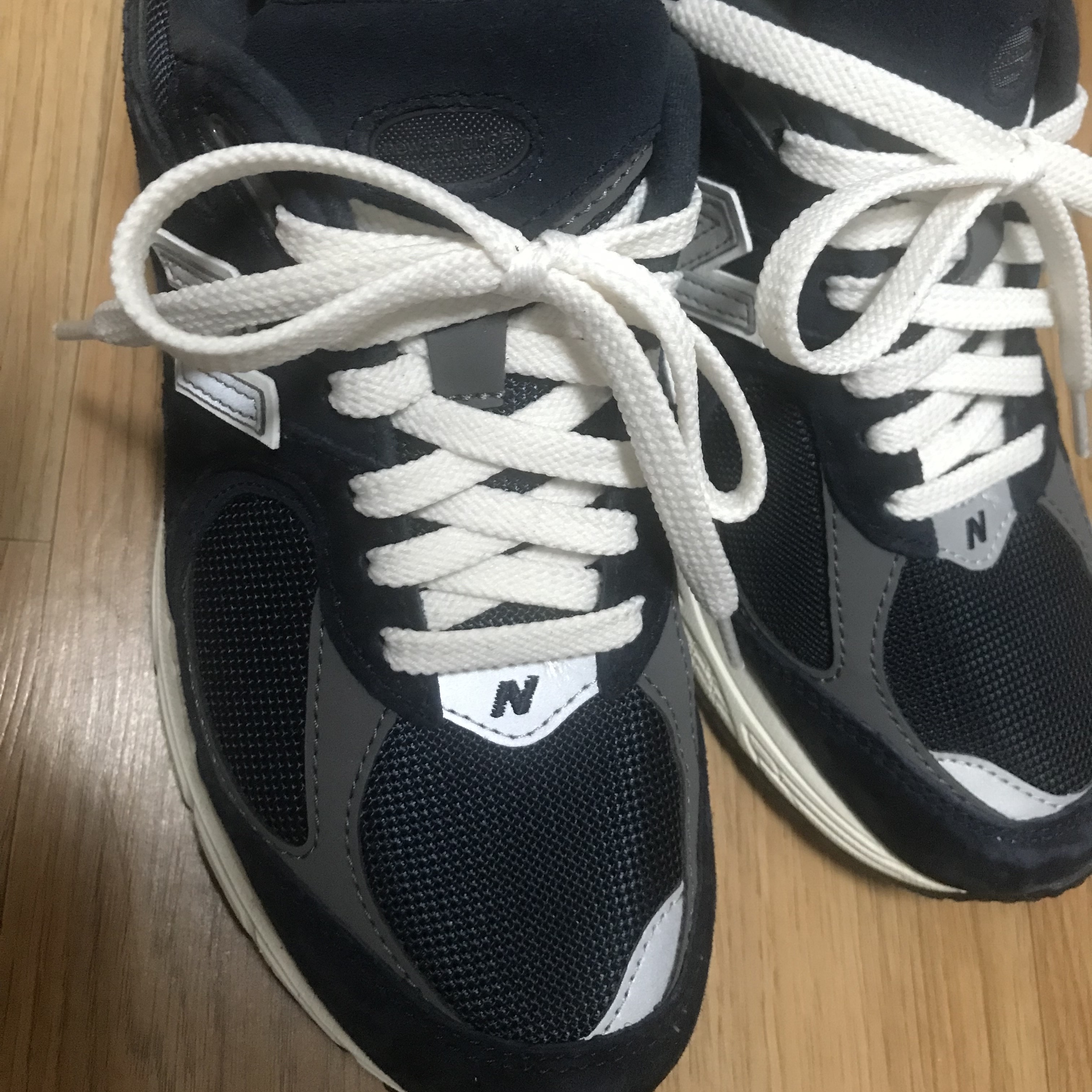 New Balance 2002R Eclipse Castlerock 착용 스타일
