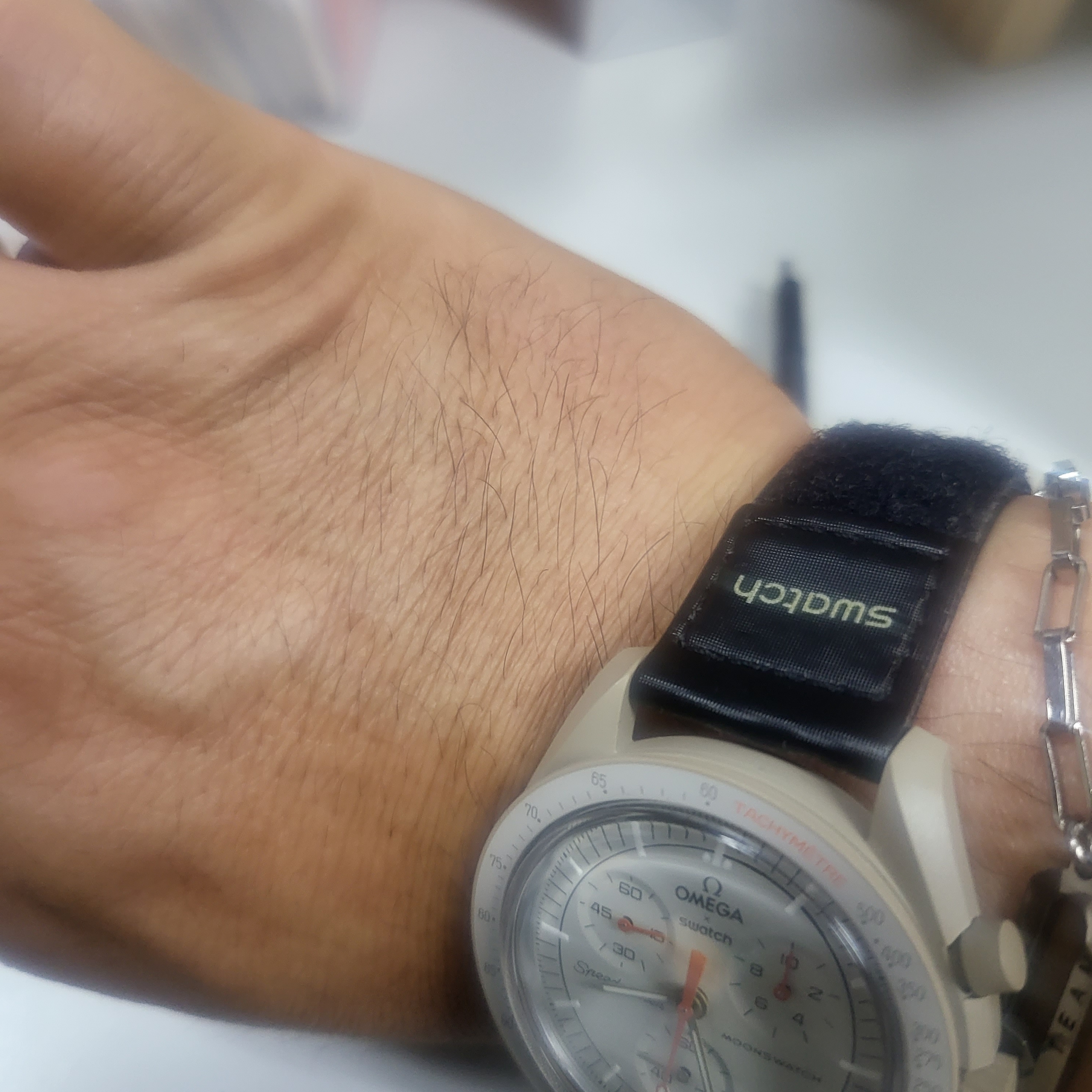 Swatch x Omega Bioceramic MoonSwatch Mission To Jupiter 착용 스타일 - 3