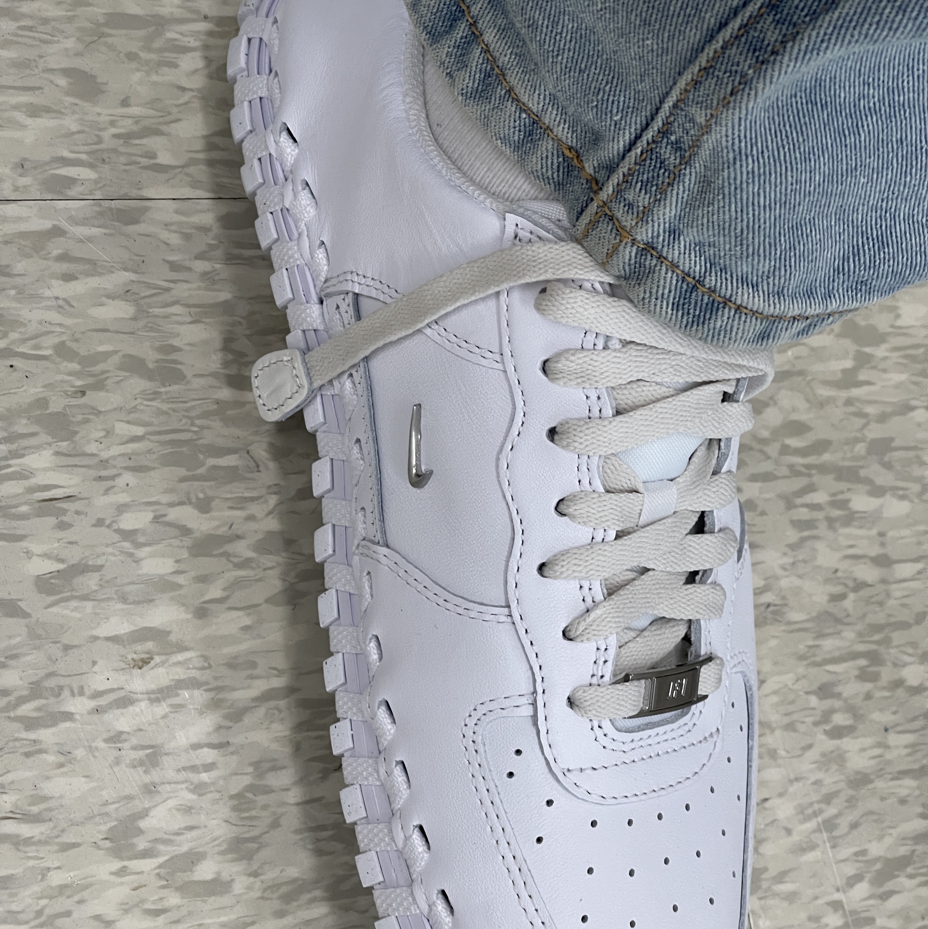 Nike x Jacquemus J Force 1 Low LX SP White 착용 스타일 - 3