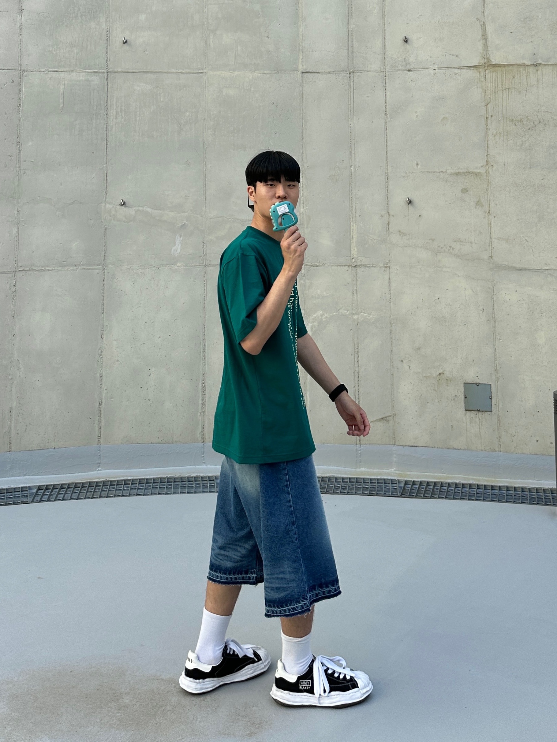 Maison Mihara Yasuhiro Blakey OG Sole Canvas Low-top Sneakers Black White 착용 스타일 - 2