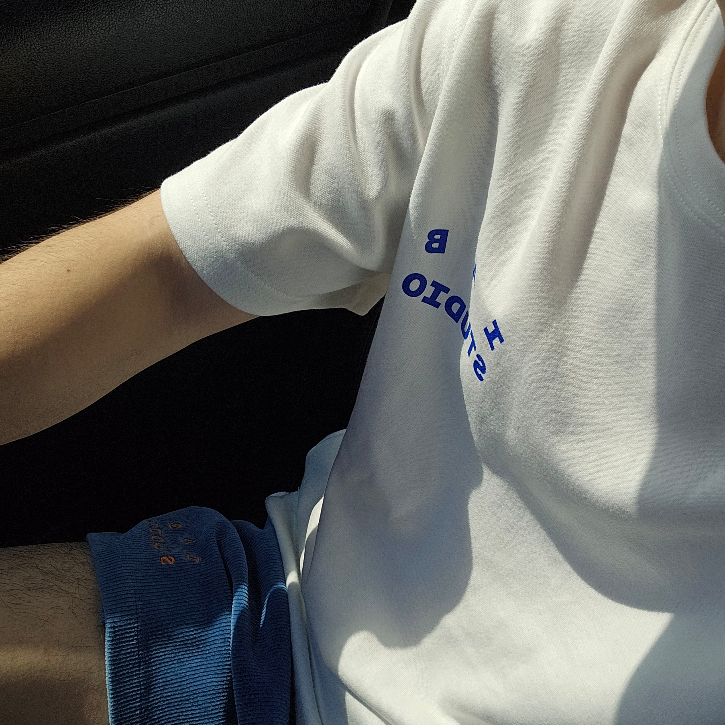 IAB Studio Corduroy Shorts Ocean Blue, IAB Studio 10th Anniversary T-Shirt White 착용 스타일 - 1