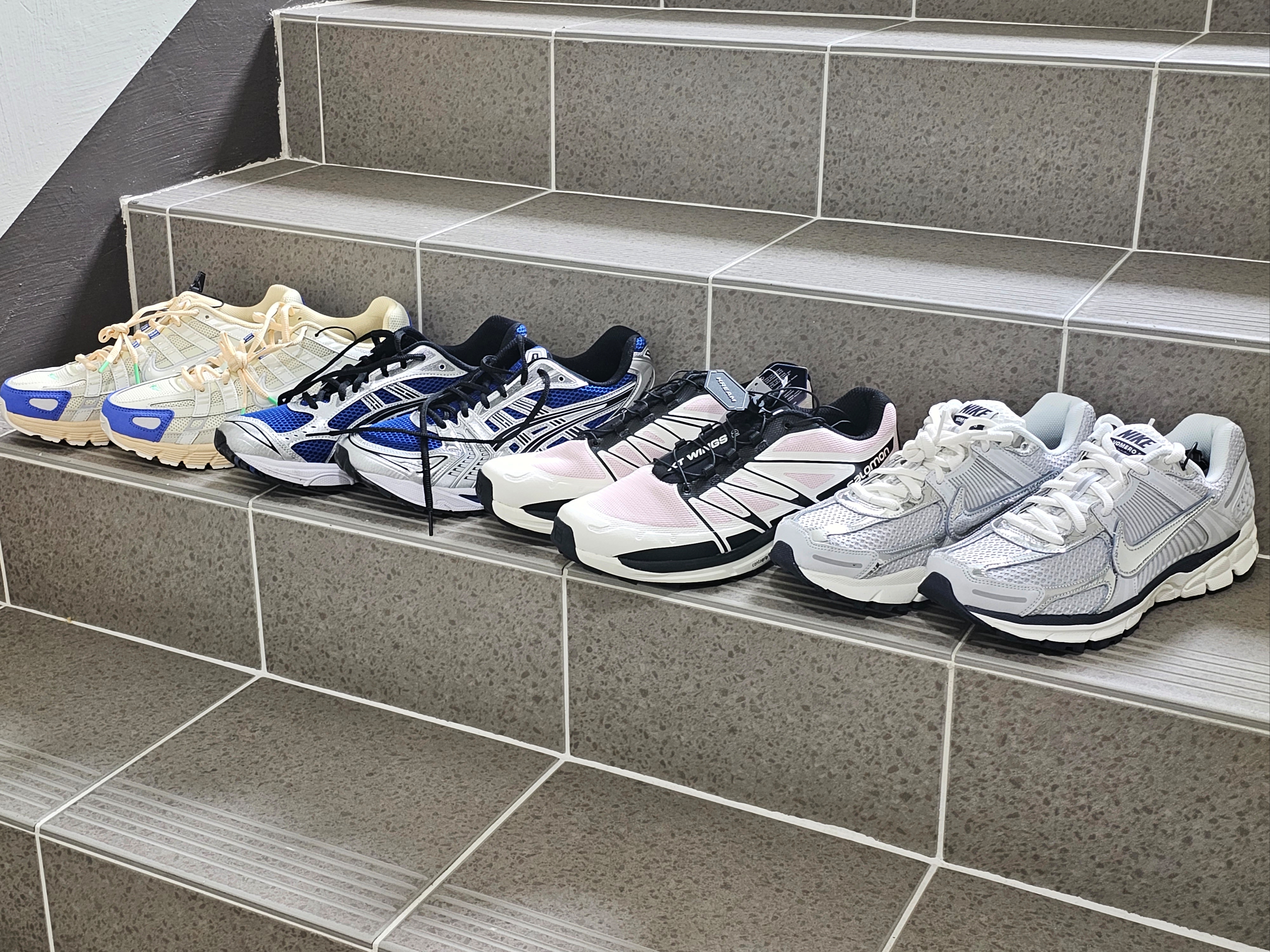 (W) Nike Zoom Vomero 5 Photon Dust and Metallic Silver, Salomon XT-Wings 2 Cradle Pink 착용 스타일
