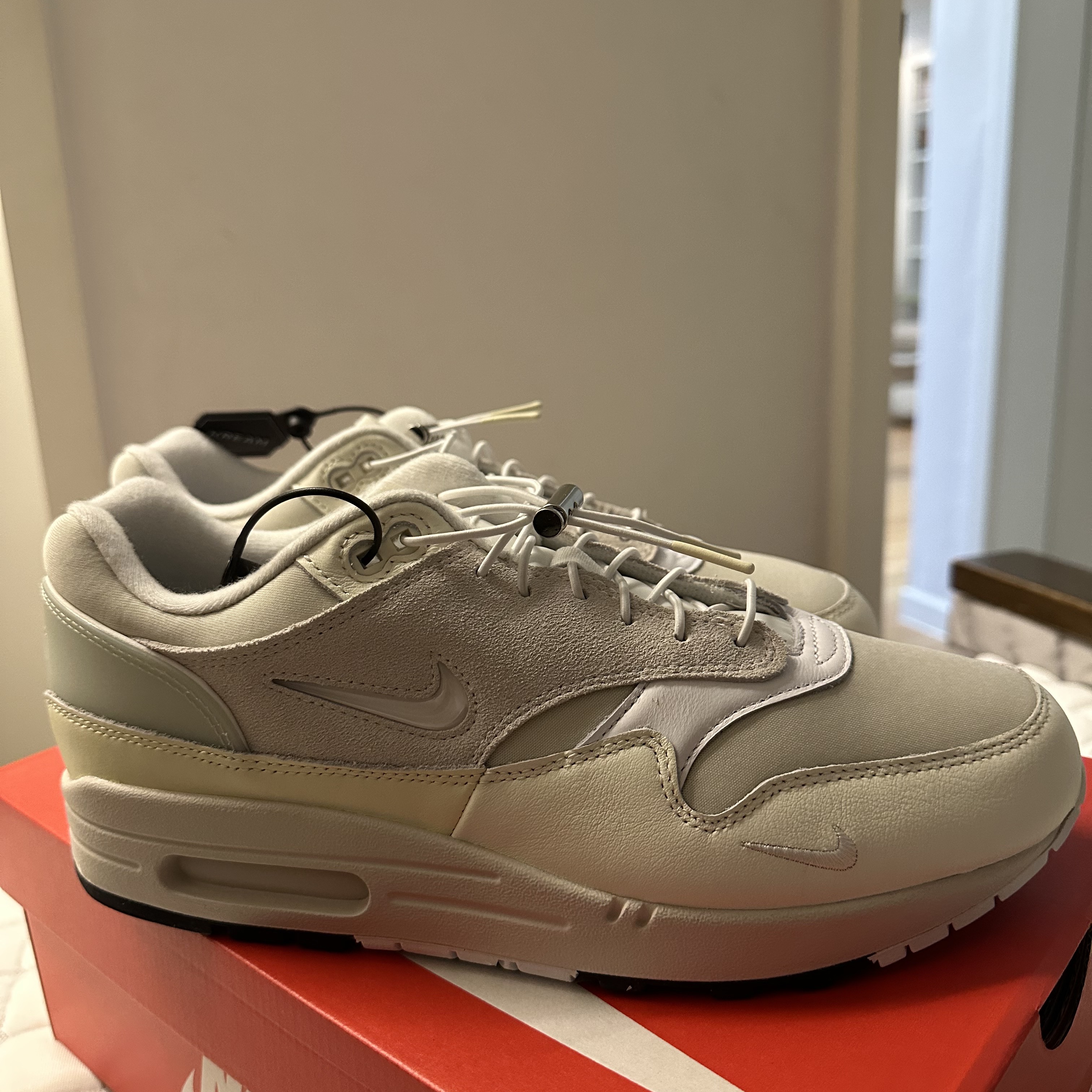 Nike Air Max 1 Hangul Day 착용 스타일 - 1