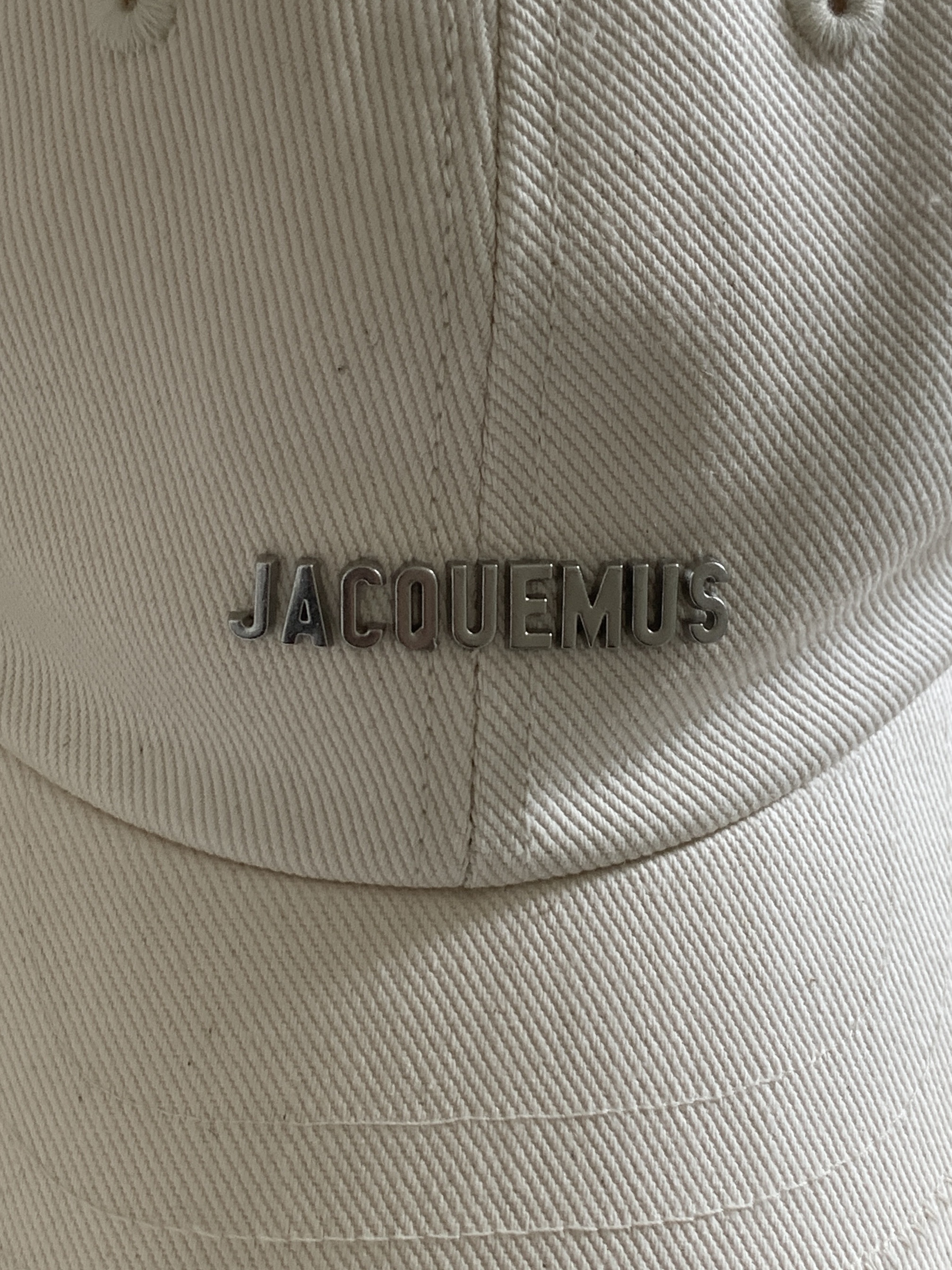 Jacquemus La Casquette Artichaut Fringe Baseball Cap Off White 착용 스타일 - 3