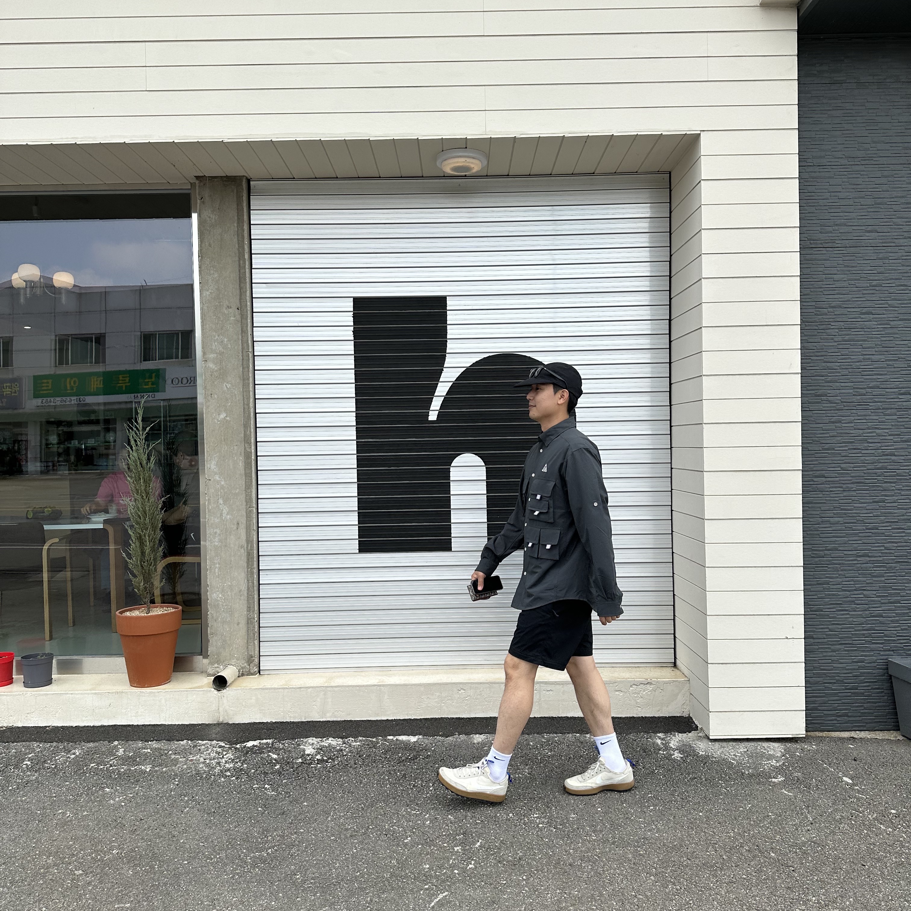 Nike x Tom Sachs General Purpose Shoe Light Cream, Nike ACG Zip-Off Trail Pants Black - Asia 착용 스타일