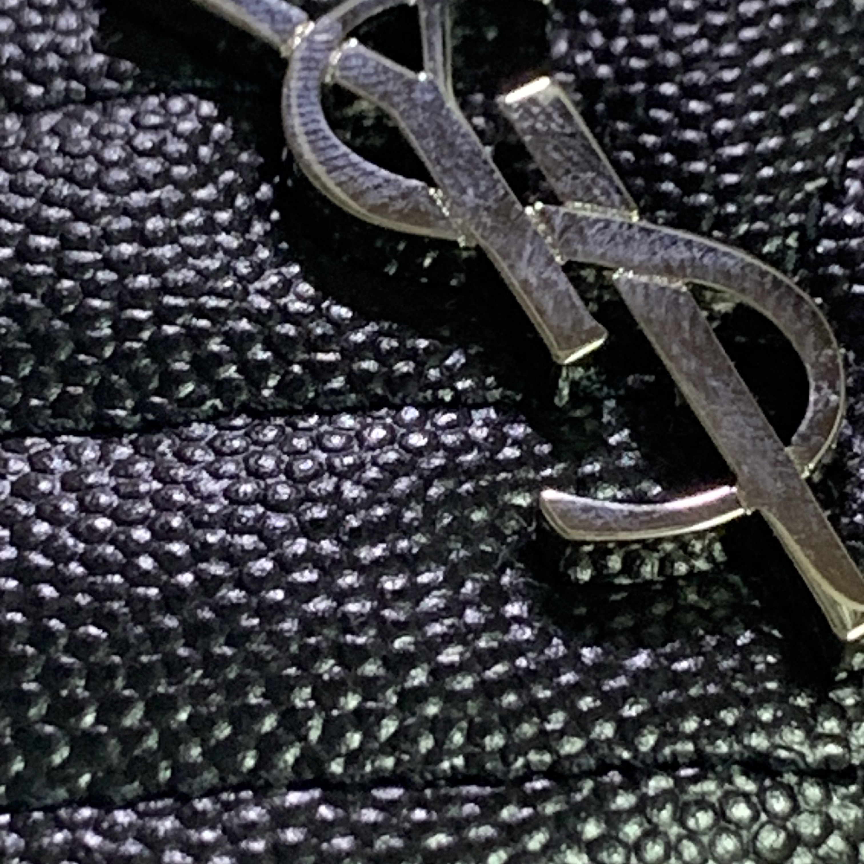 Saint Laurent Cassandre Matelasse Card Case in Grain De Poudre Embossed Leather Black 착용 스타일