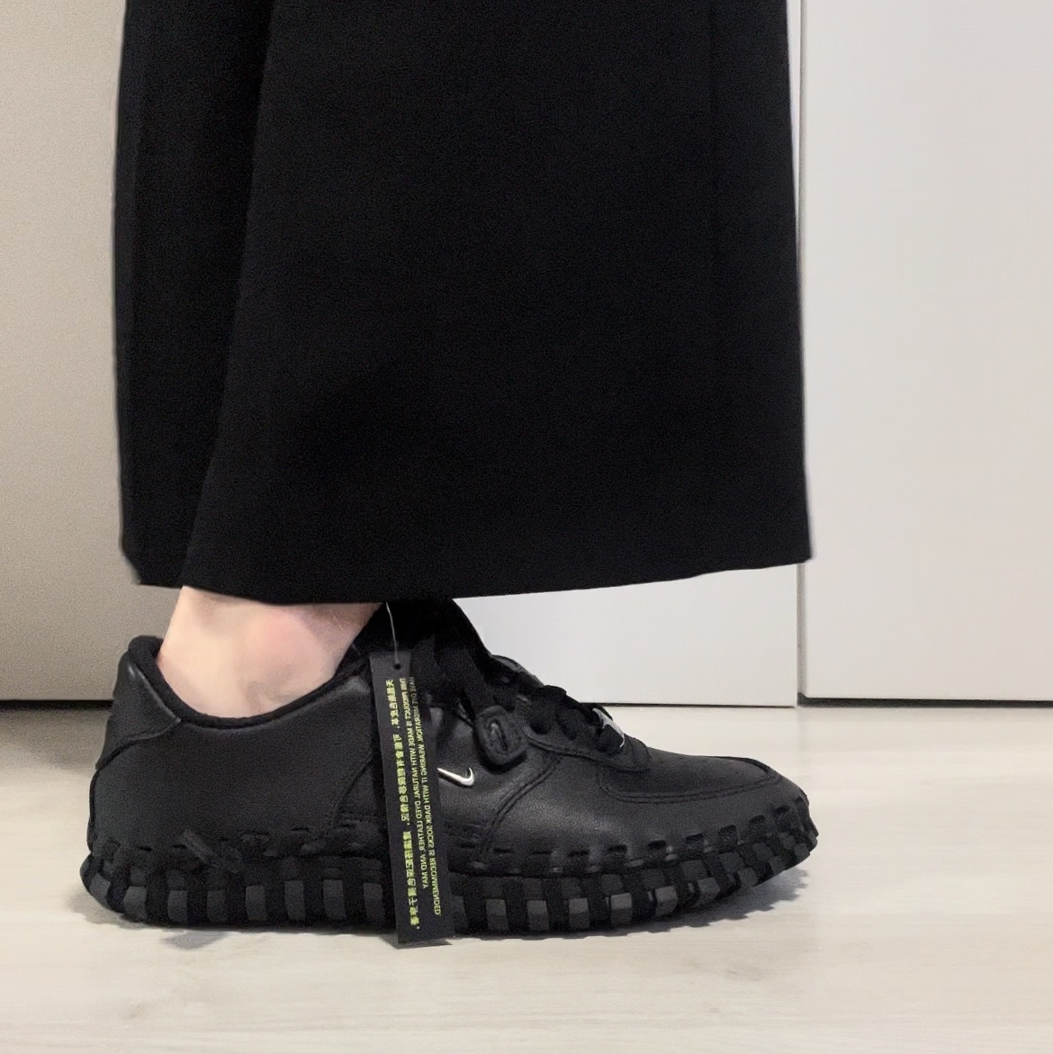 Nike x Jacquemus J Force 1 Low LX SP Black 착용 스타일 - 2