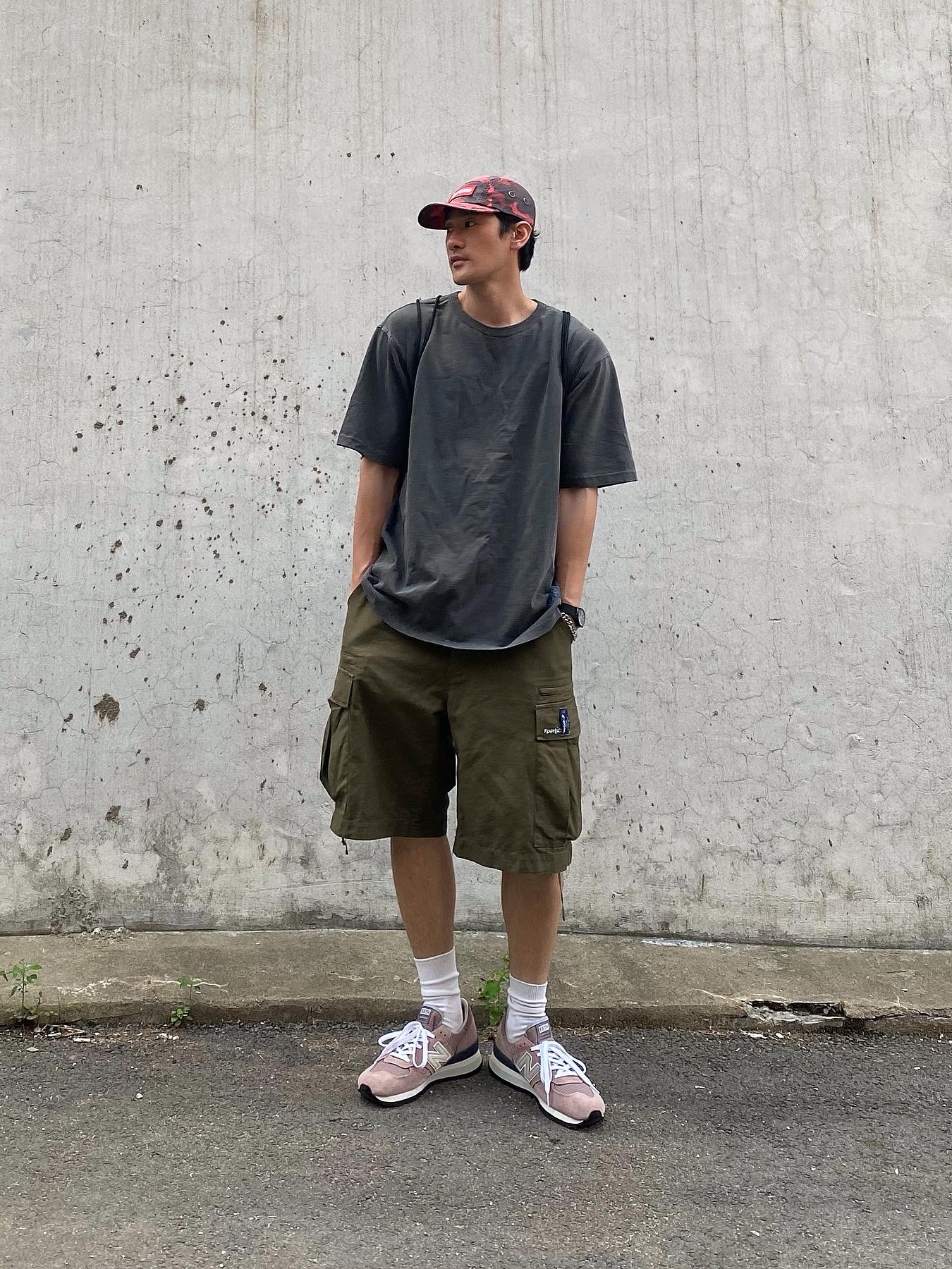 New Balance x Kith 990v1 Made in USA Dusty Rose, Supreme Broken Camo Camp Cap Red - 22SS 착용 스타일 - 1