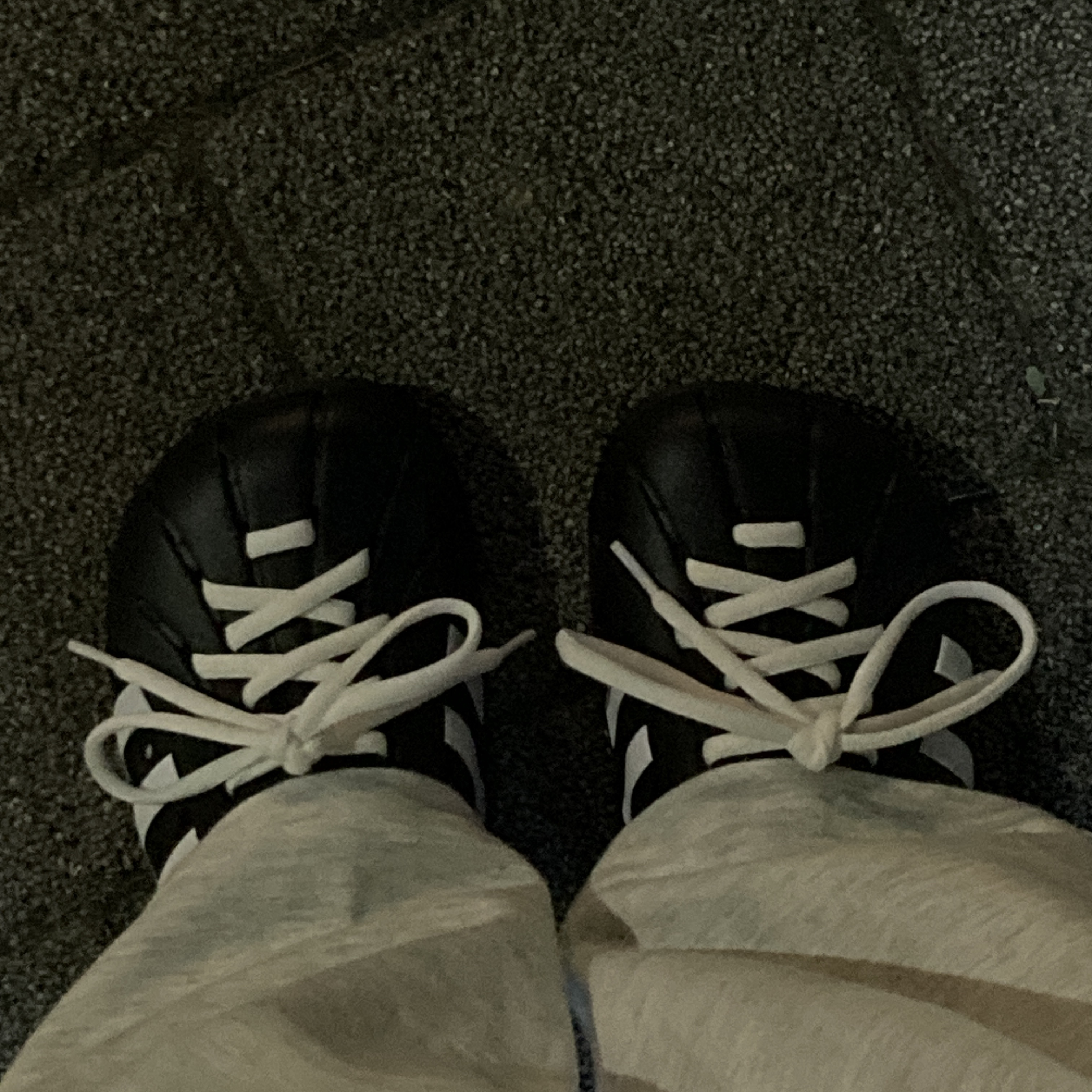 Adidas Adilette Clog Black White 착용 스타일