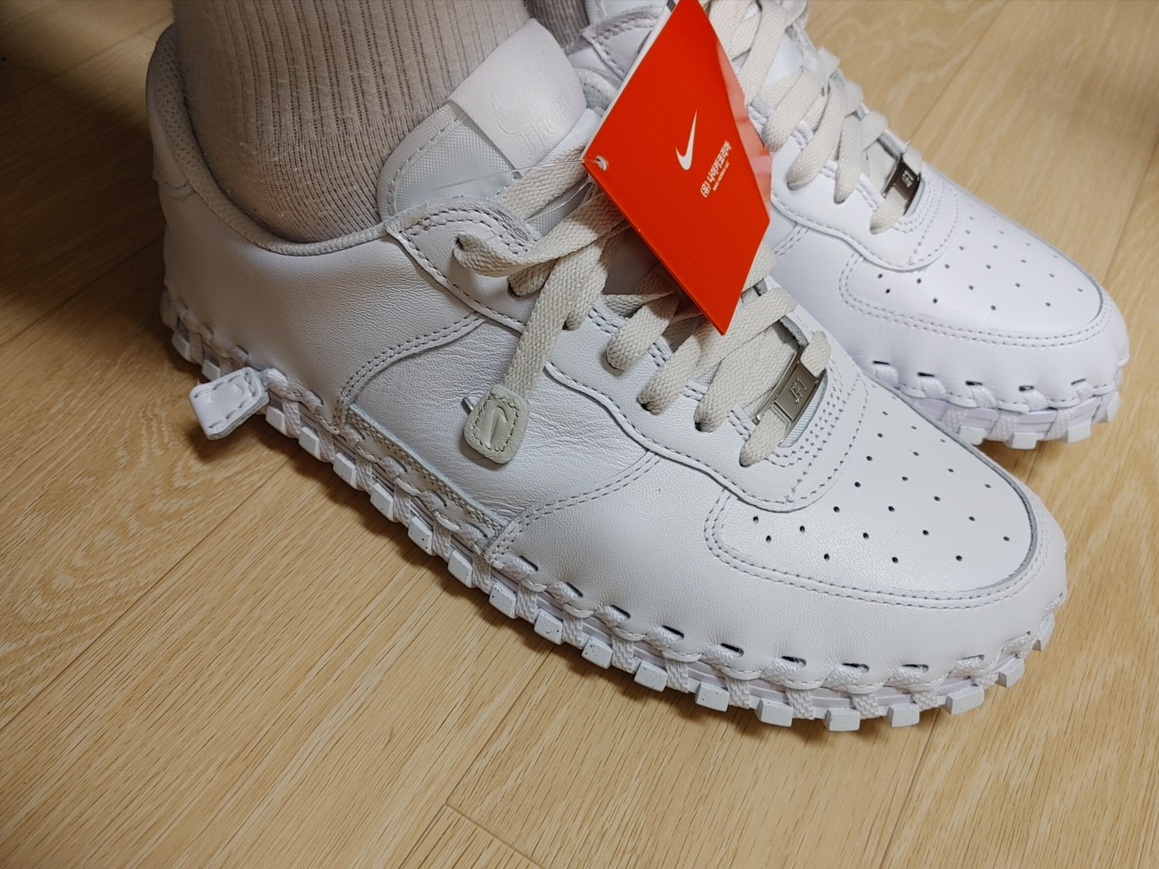 Nike x Jacquemus J Force 1 Low LX SP White 착용 스타일 - 1