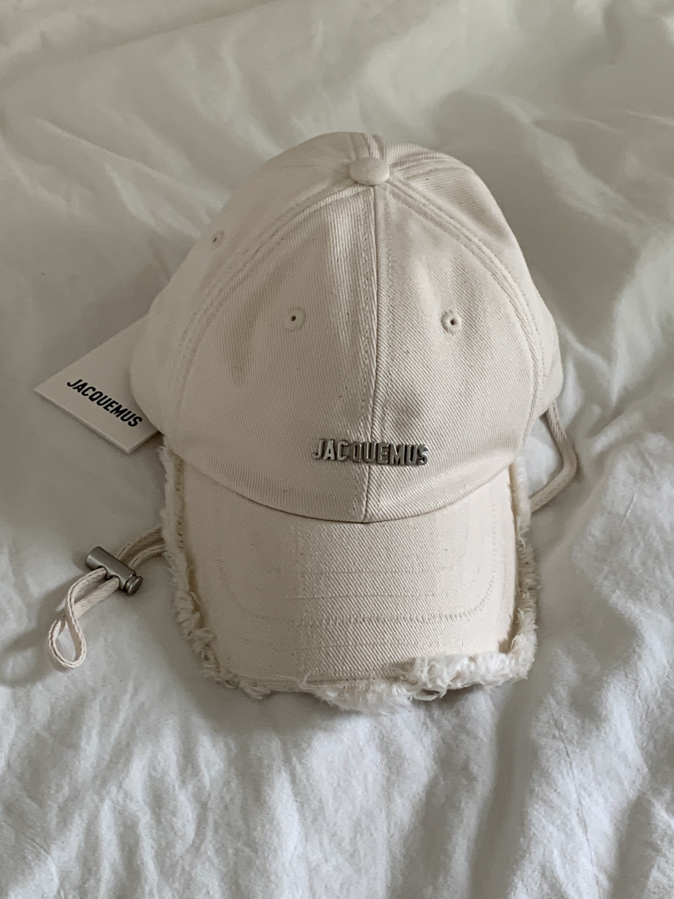 Jacquemus La Casquette Artichaut Fringe Baseball Cap Off White 착용 스타일 - 1