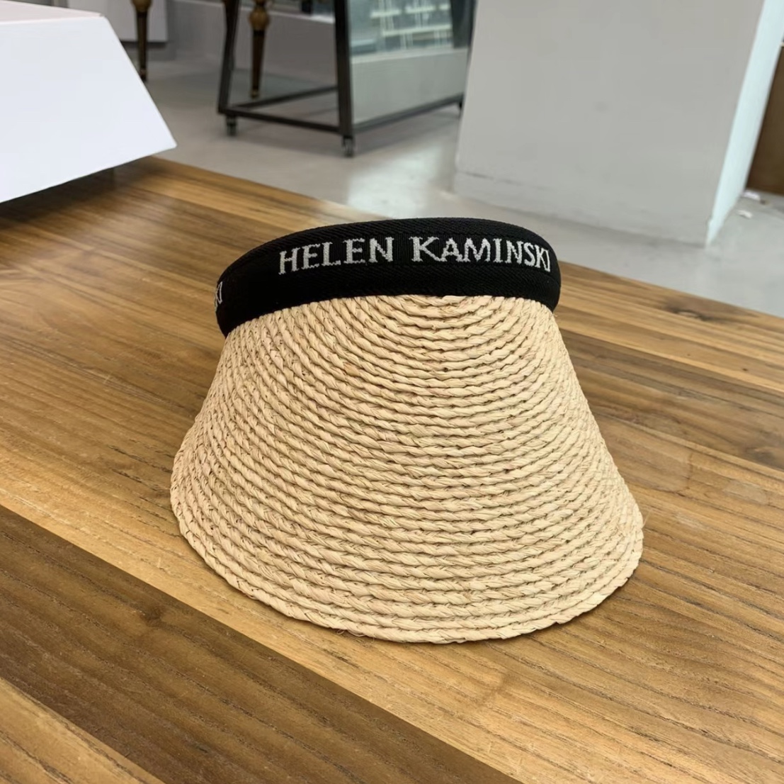 (W) Helen Kaminski Bianca Natural Black Logo 착용 스타일