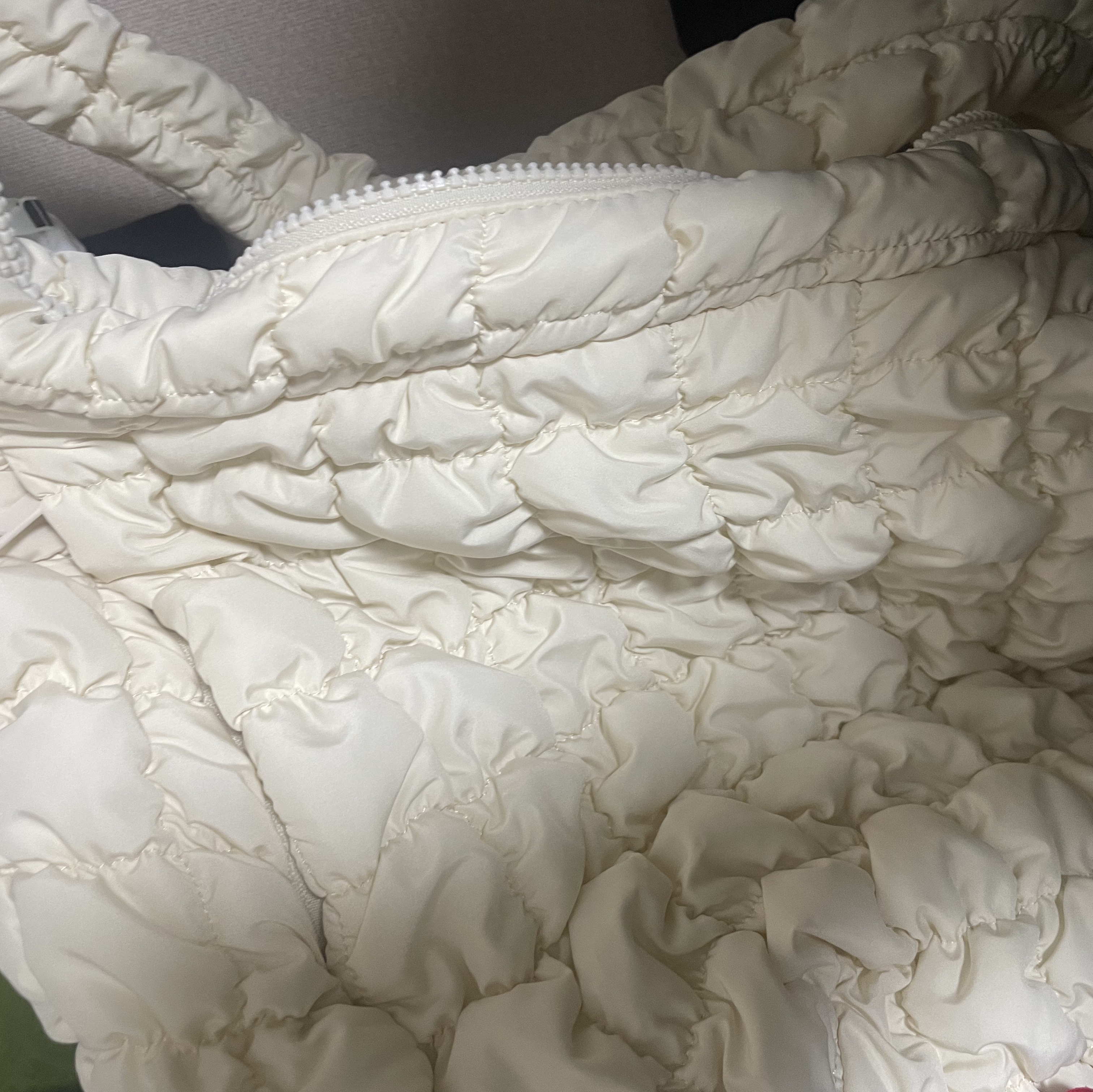 COS Quilted Oversized Shoulder Bag Off White Light Beige 착용 스타일