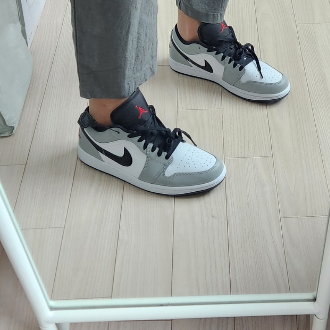 Jordan 1 Low Light Smoke Grey 착용 스타일 - 3