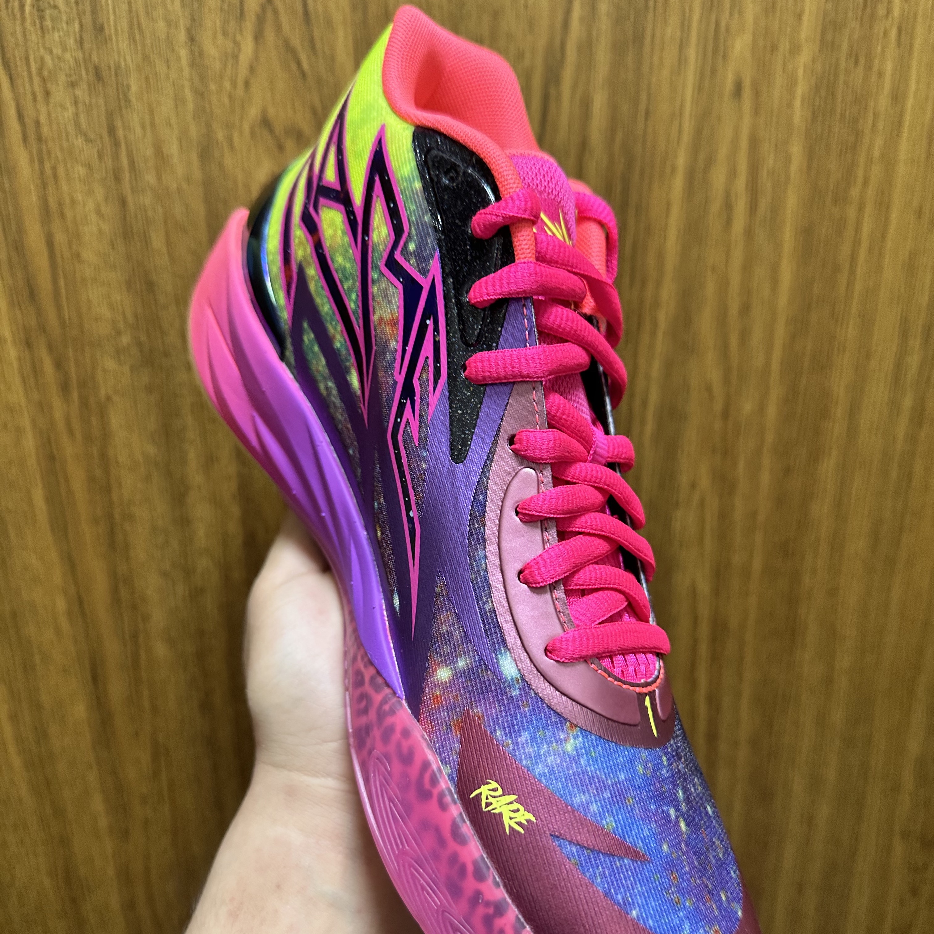 Puma MB.02 Be You Purple Glimmer Safety Yellow 착용 스타일 - 3