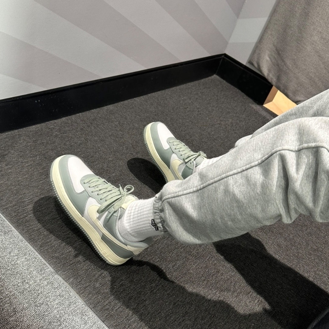 Nike Air Force 1 '07 LX Mica Green 착용 스타일