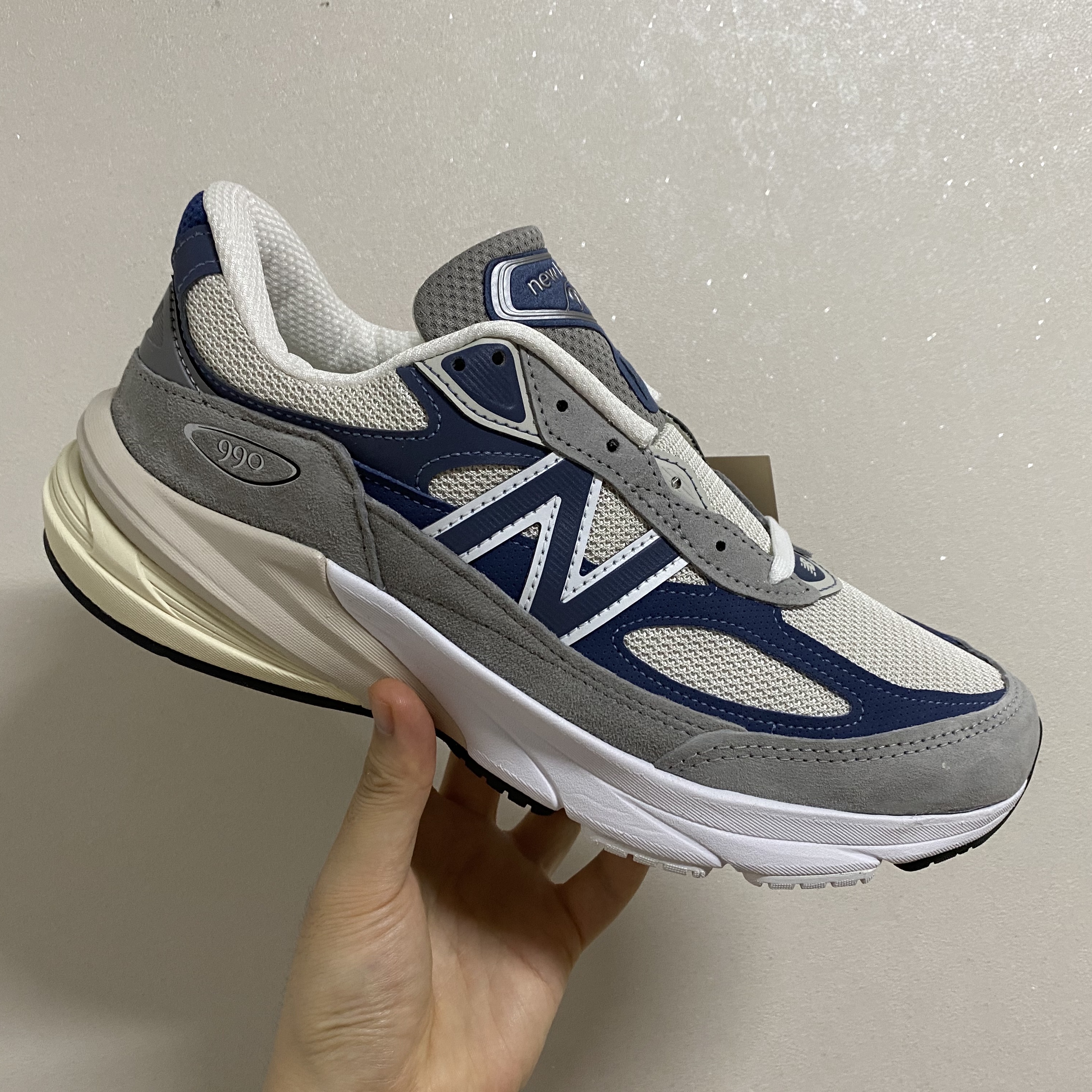 New Balance 990v6 Made in USA Gray Suede 착용 스타일