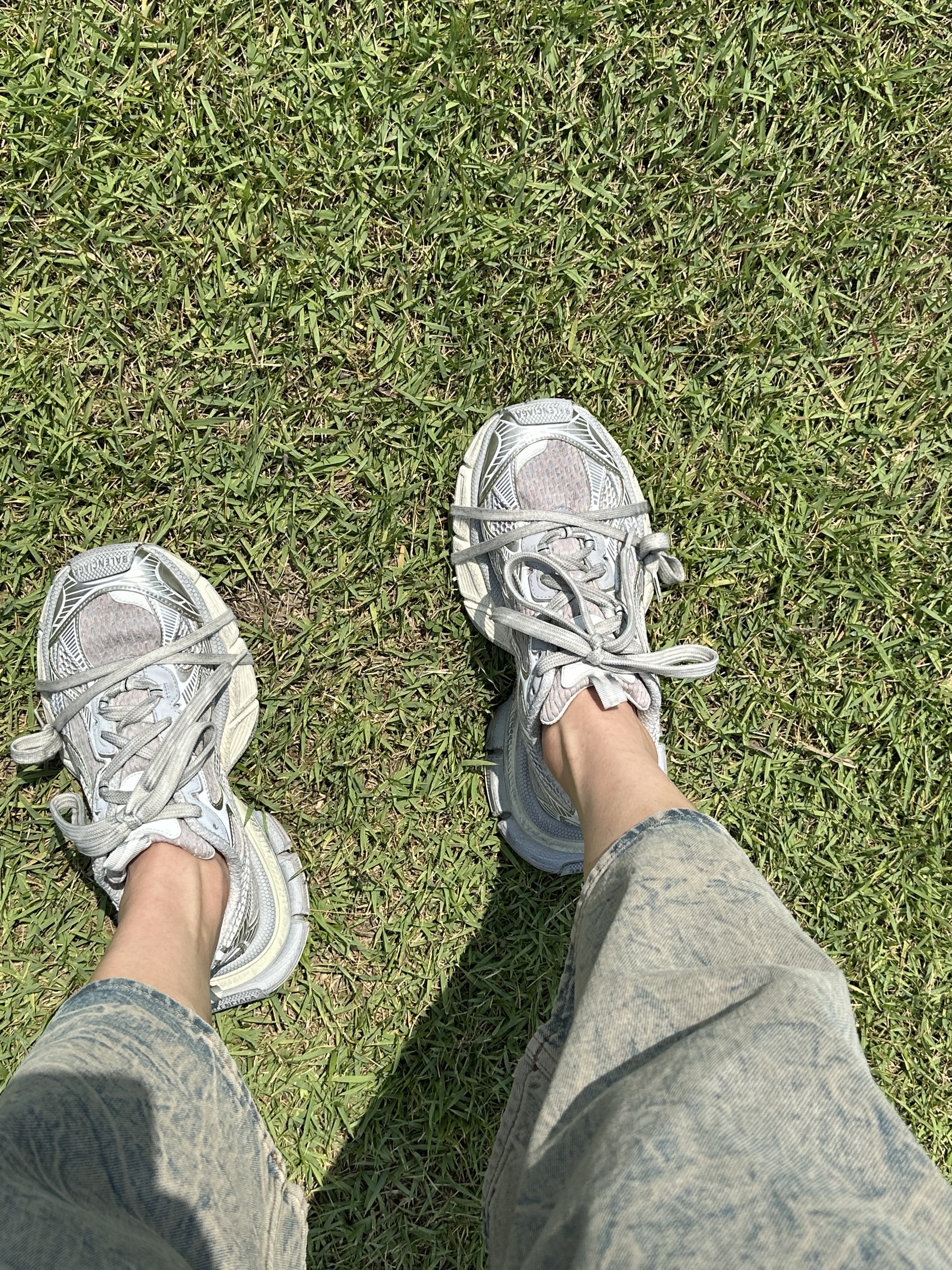 Balenciaga 3XL Sneakers Light Beige 착용 스타일 - 1