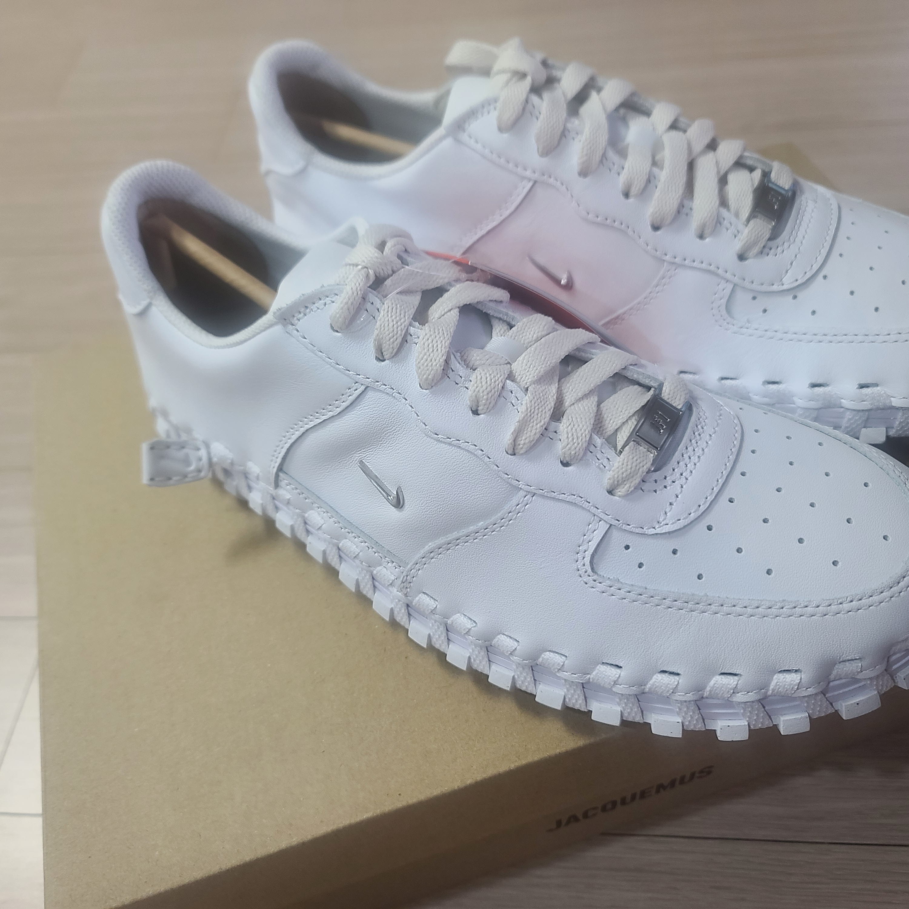 Nike x Jacquemus J Force 1 Low LX SP White 착용 스타일 - 3