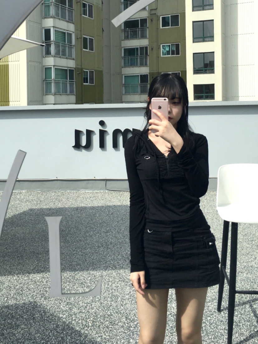 (W) Mischief Hooded Track Zip Up Black Multi 착용 스타일