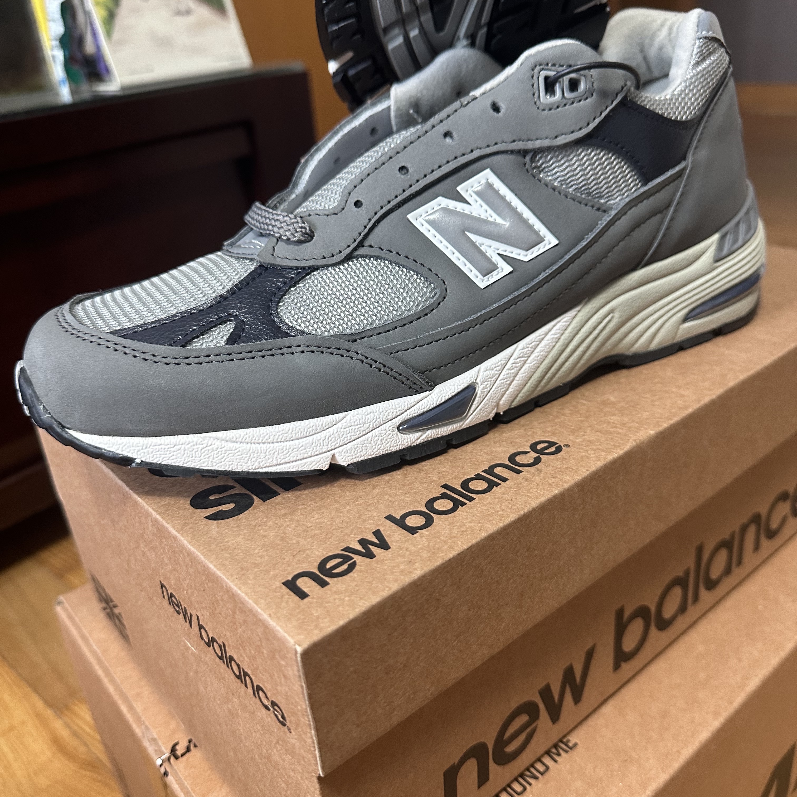 New Balance 991 Made in UK Castlerock Navy 착용 스타일 - 2