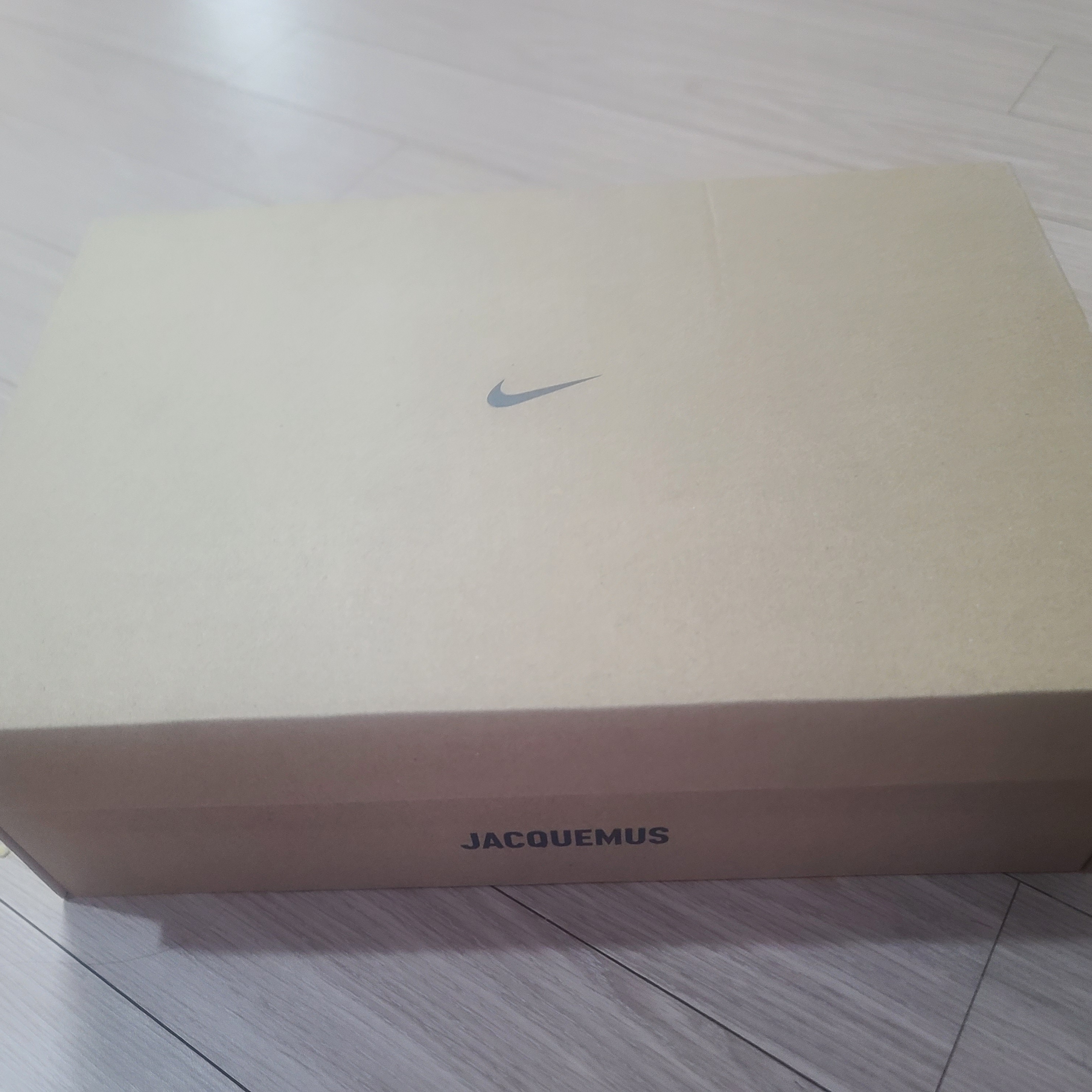 Nike x Jacquemus J Force 1 Low LX SP White 착용 스타일 - 1