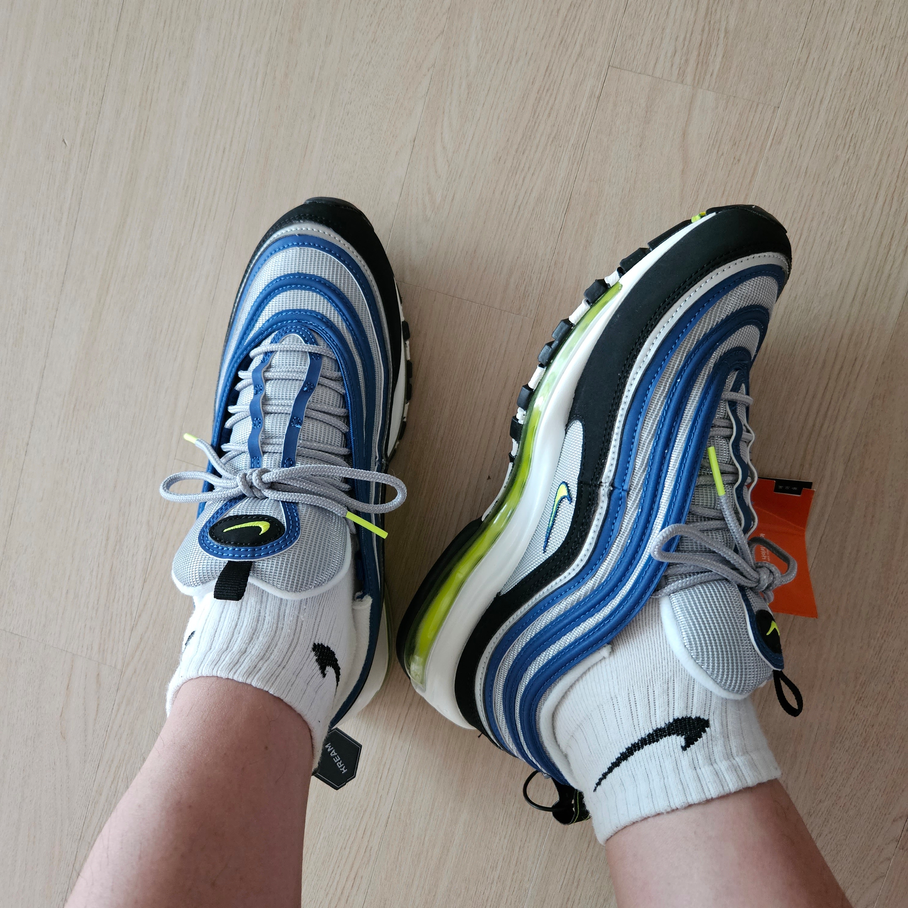 Nike Air Max 97 OG Atlantic Blue and Voltage Yellow 착용 스타일